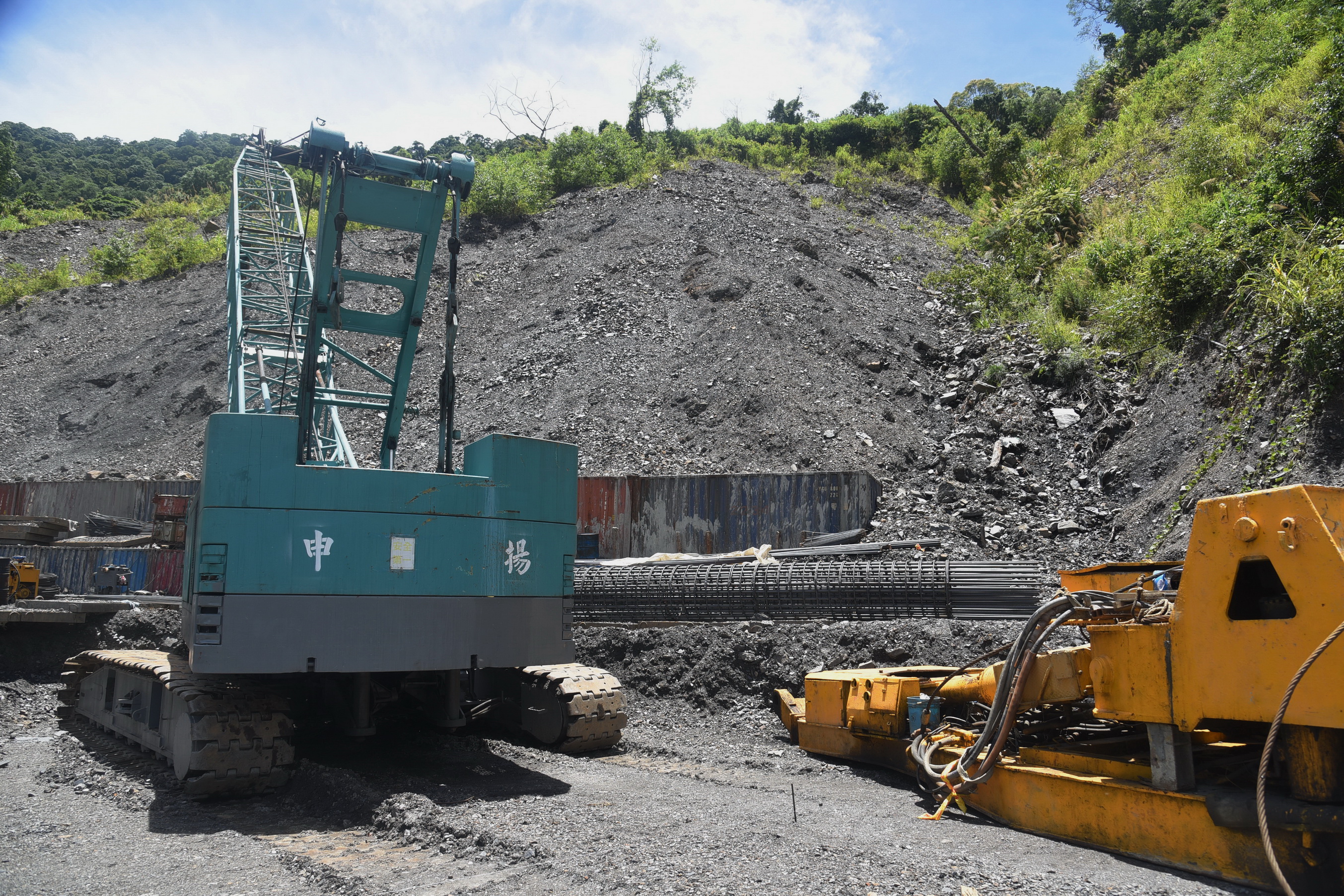 相關圖片4-林縣長視察投89線重大工程進度 指示縮短工期協助部落收成