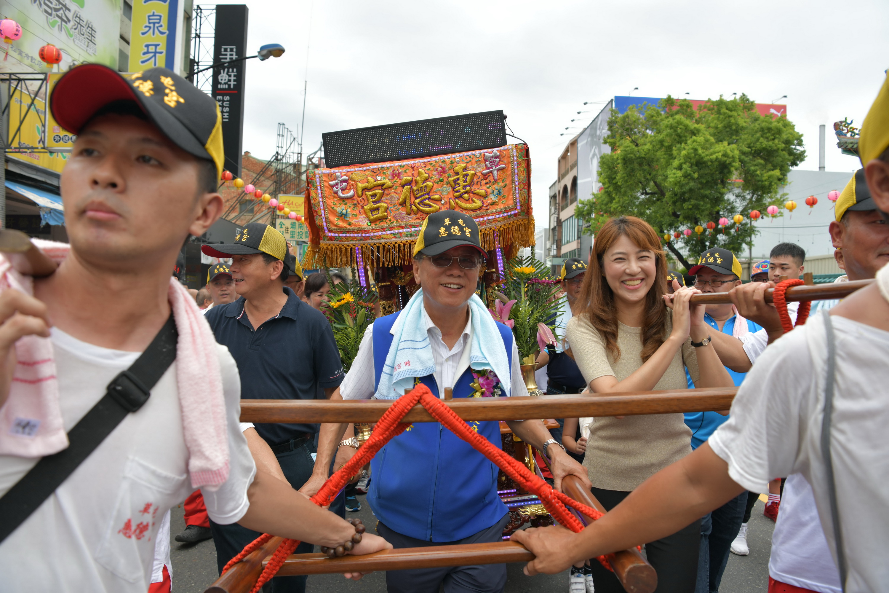 相關圖片3-惠德宮城隍尊神遶境活動　林縣長點起馬炮