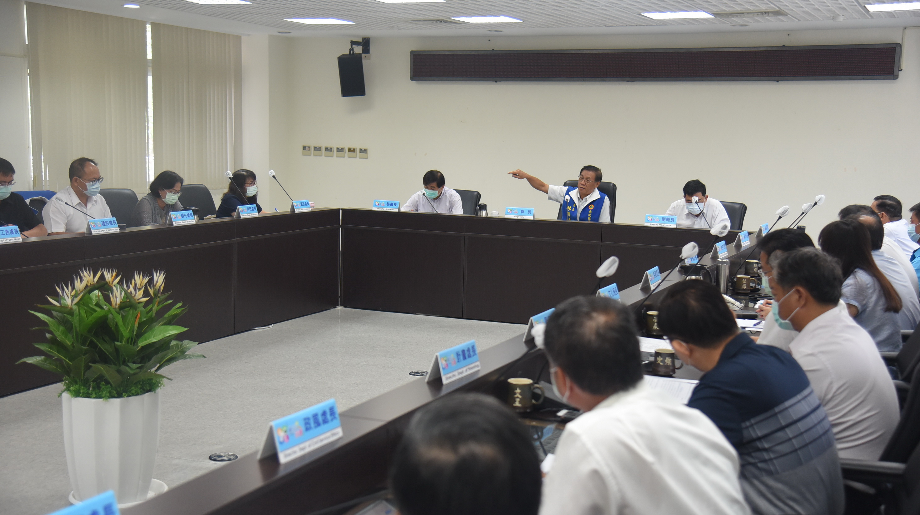 相關圖片1-七彩吊橋路陡酷熱 林縣長指示增設友善步道及噴霧降溫