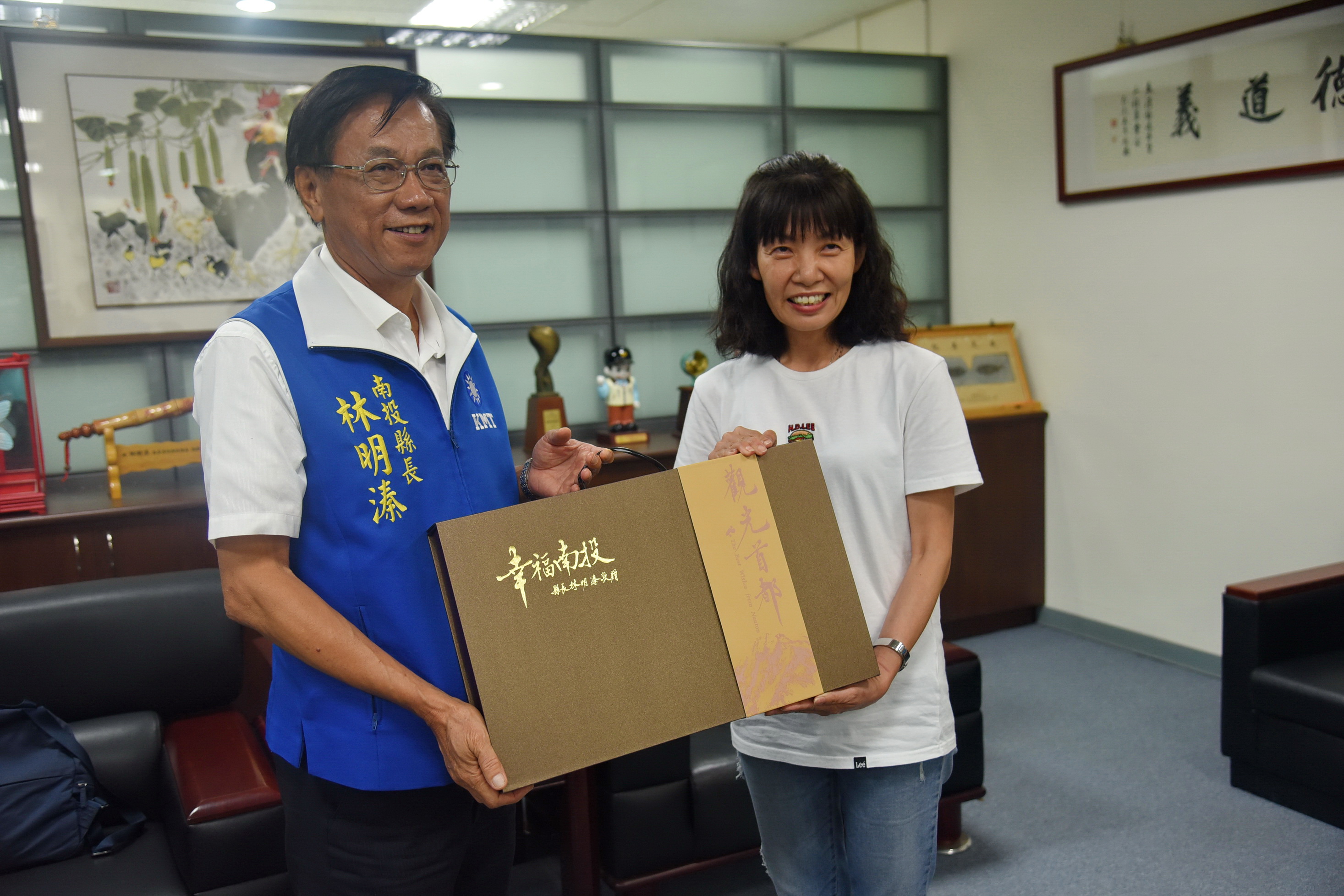 相關圖片3-新北善琴慈惠堂捐白米助弱勢 林縣長贈感謝狀