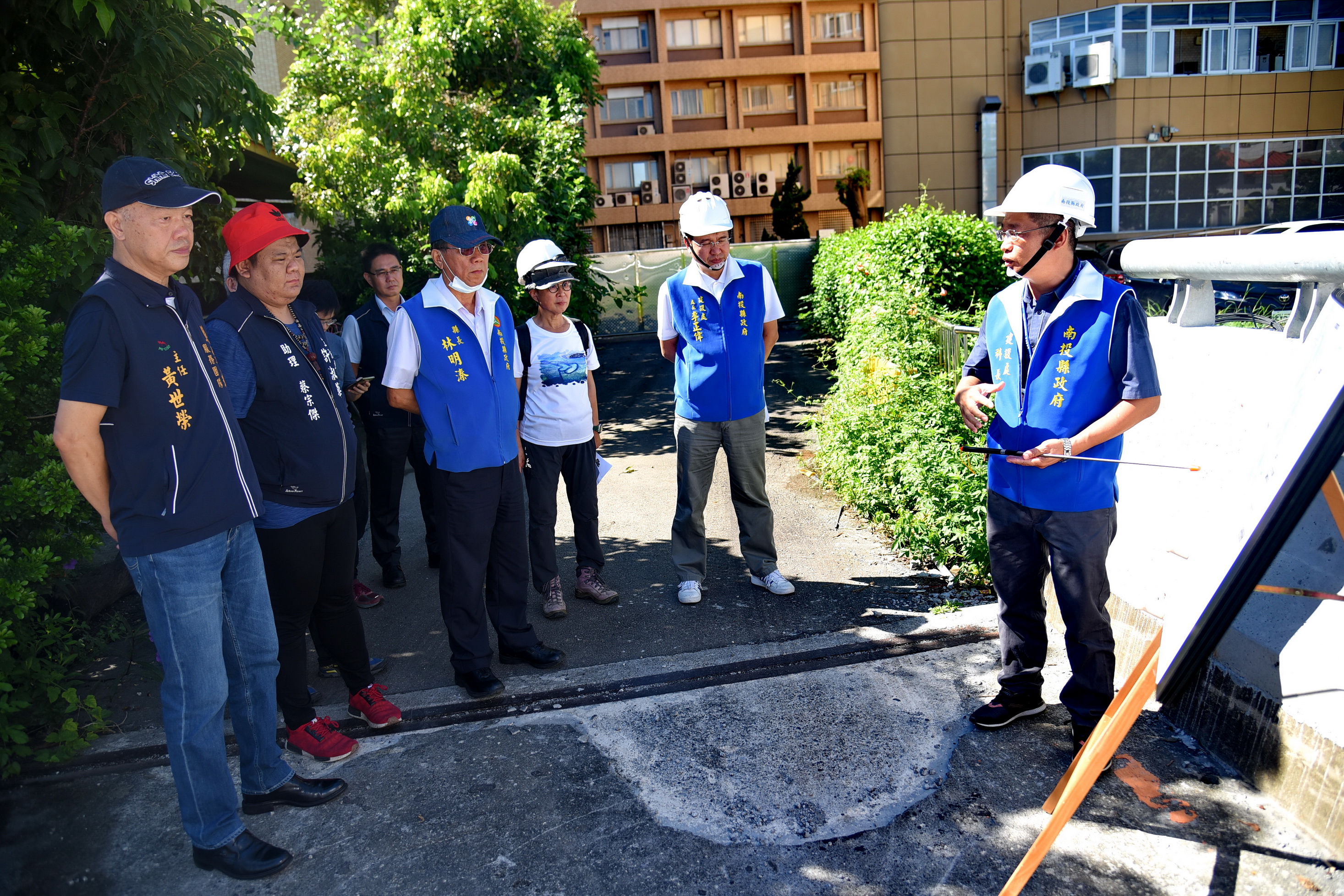 相關圖片1-林縣長視察牛運堀排水整治及貓羅溪左岸堤防修復工程