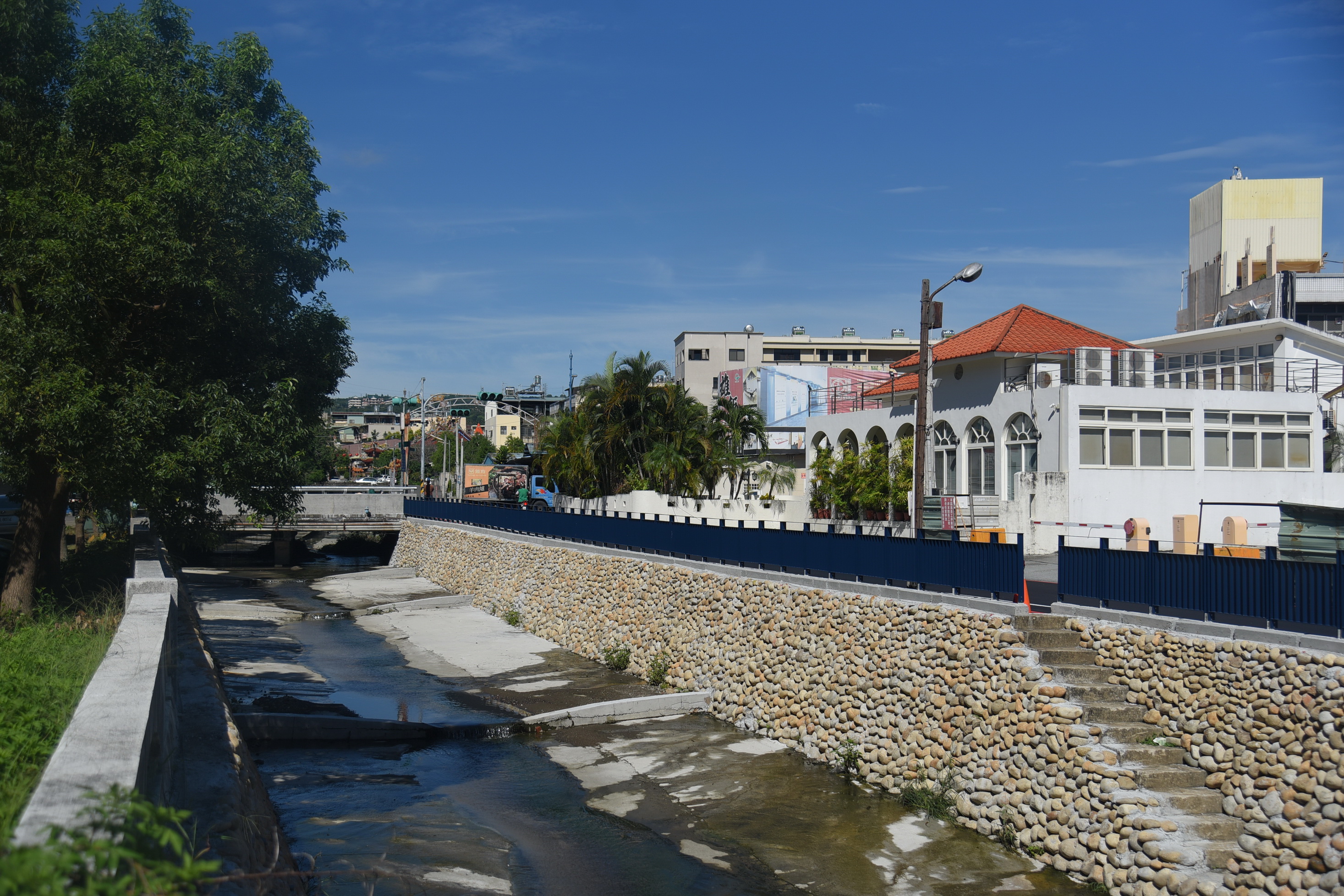 相關圖片3-林縣長視察牛運堀排水整治及貓羅溪左岸堤防修復工程