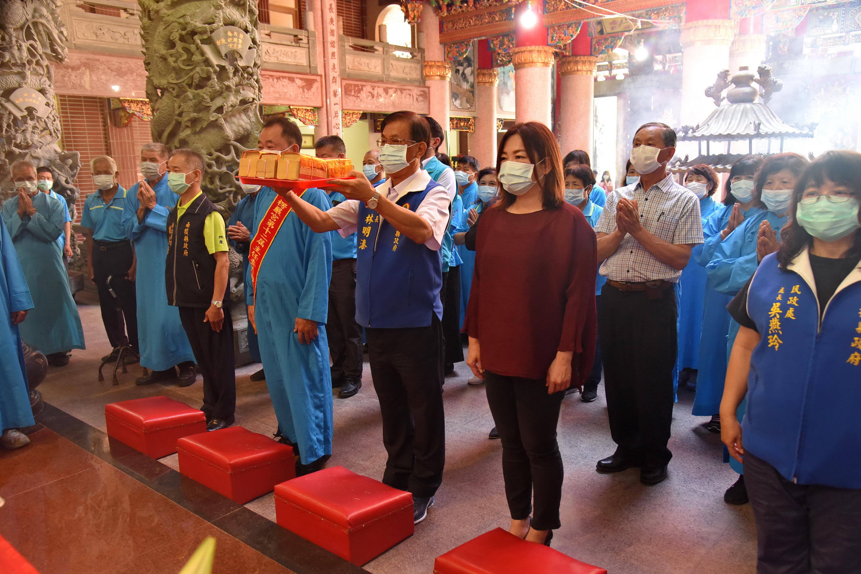 相關圖片2-國姓愣嚴宮慶關聖帝君聖誕  林縣長贈匾賀壽