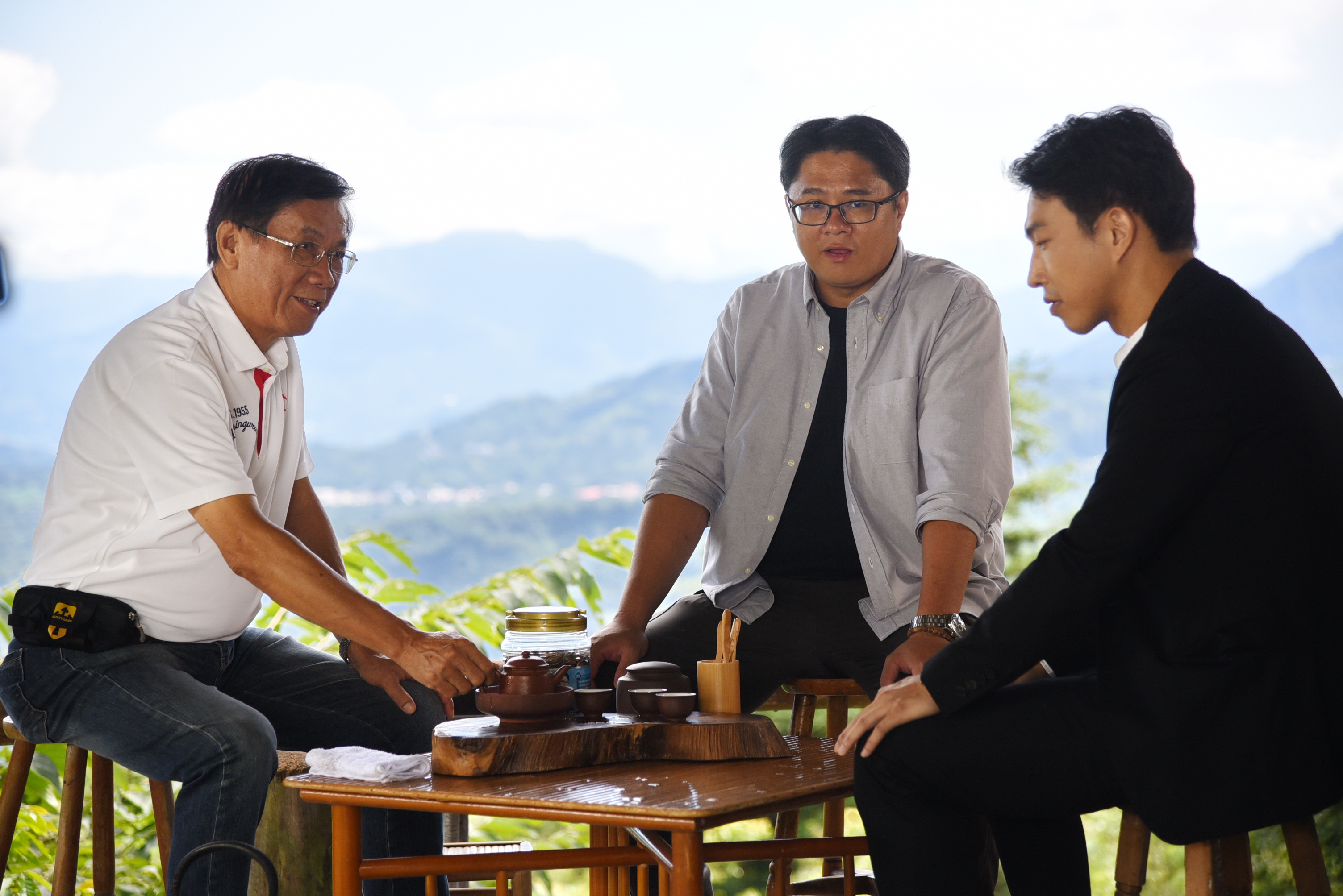 相關圖片1-茶伯縣長拍廣告  宣傳2020茶博會