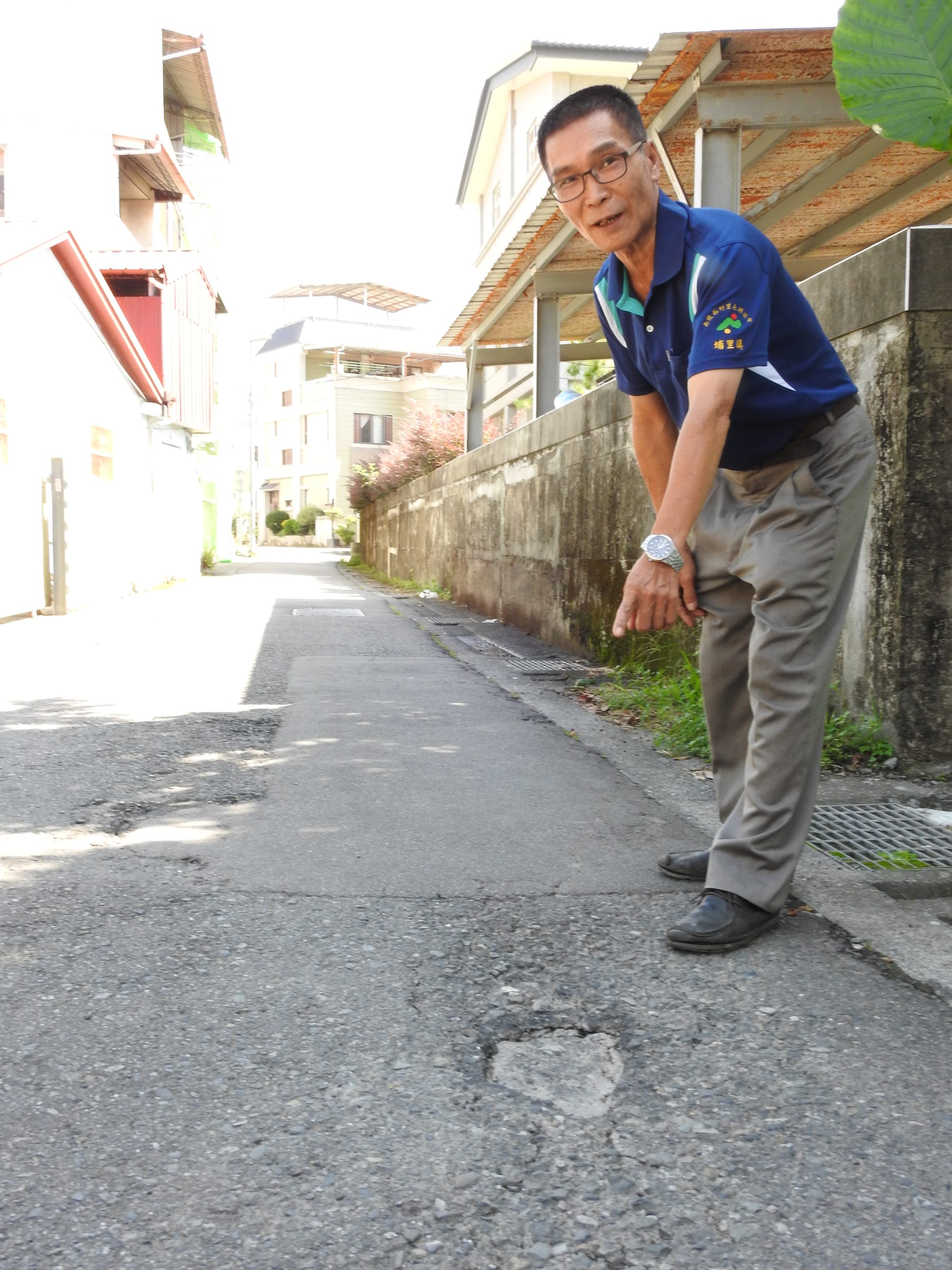 相關圖片2-埔里虎仔耳重劃區聯外道年久失修 林縣長會勘有解