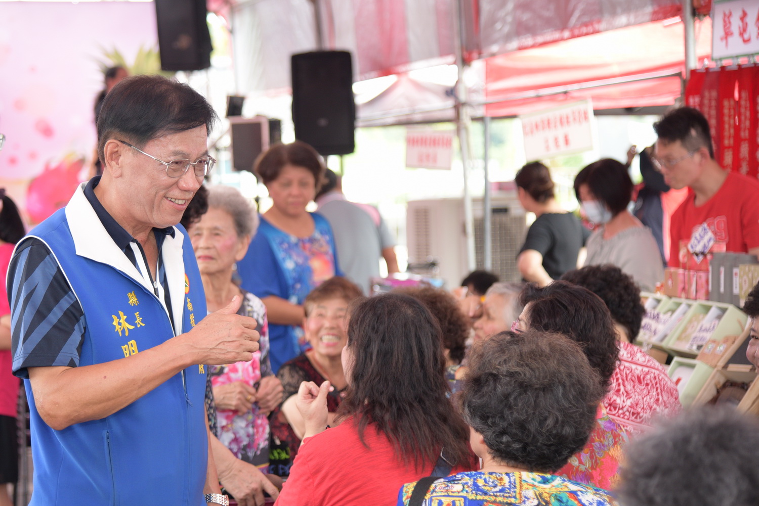 相關圖片1-南投縣行銷農特產　紅龍果香蕉受歡迎