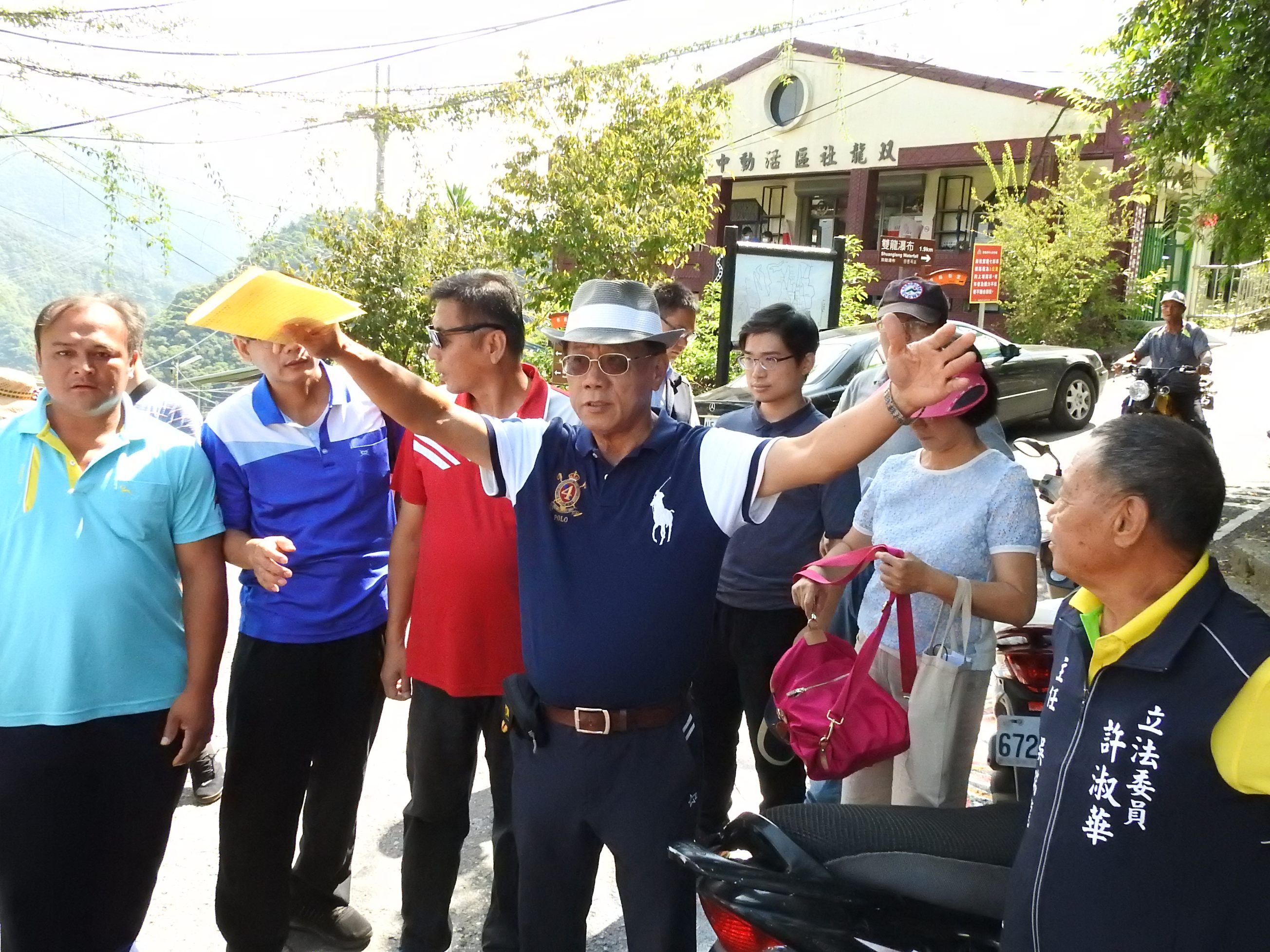 相關圖片2-偏遠雙龍後山農路年久失修 林縣長深入會勘改善