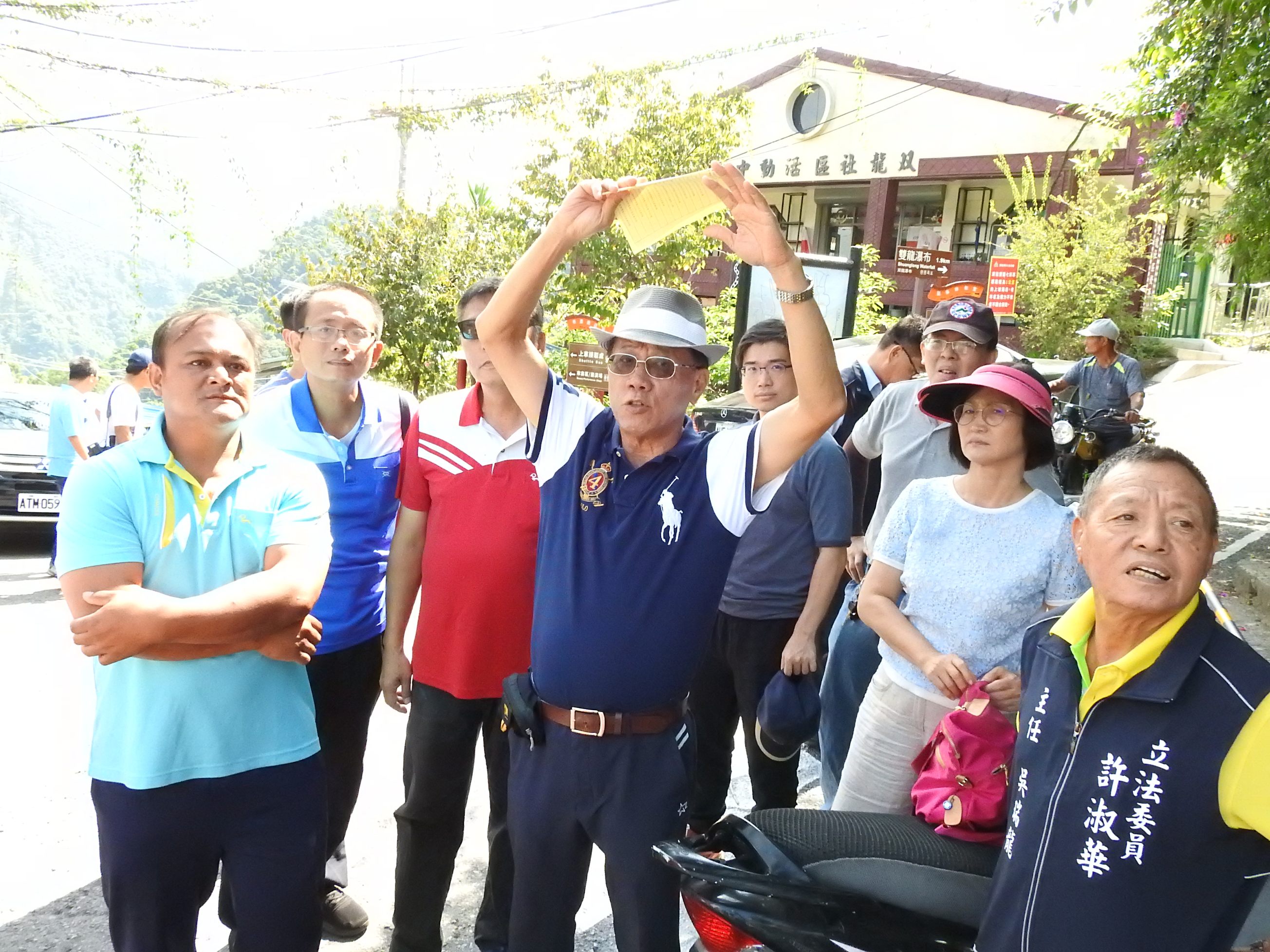 相關圖片3-偏遠雙龍後山農路年久失修 林縣長深入會勘改善