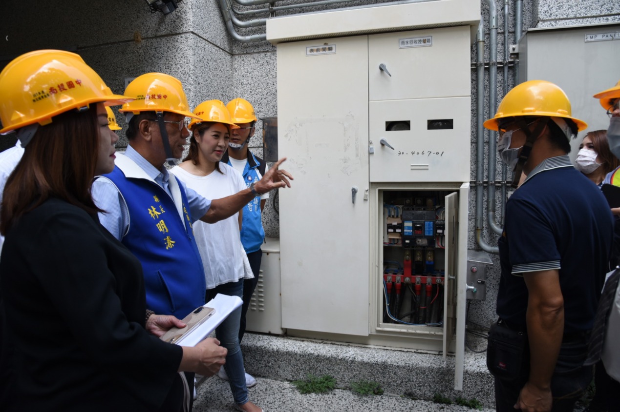 other image1-Magistrate Lin Investigated the Electricity of Junior High School and Elementary School Campuses to Ensure All Classrooms Can Install Air-con  Aug.25