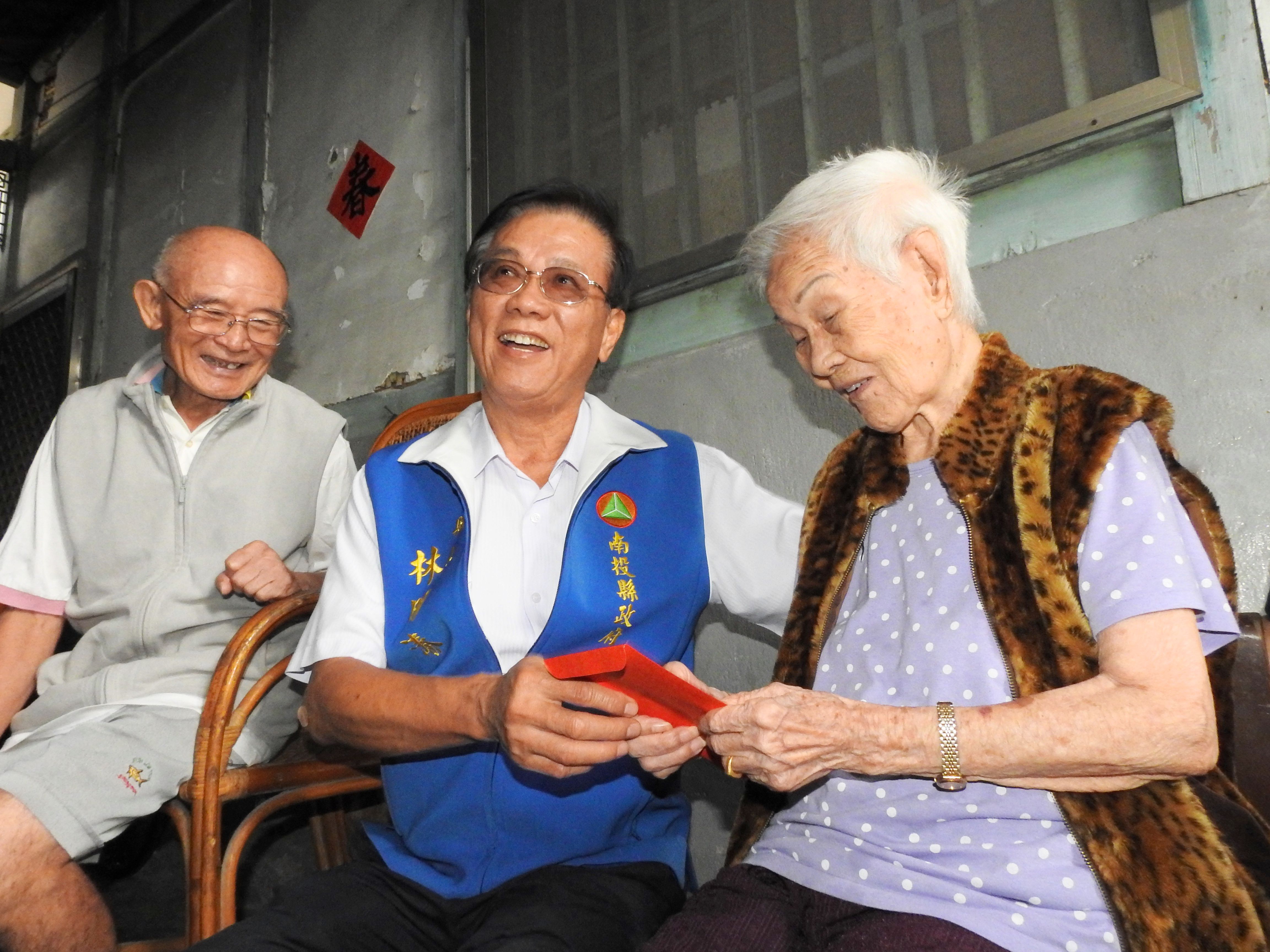 圖片-重陽將至 林縣長敬老訪人瑞