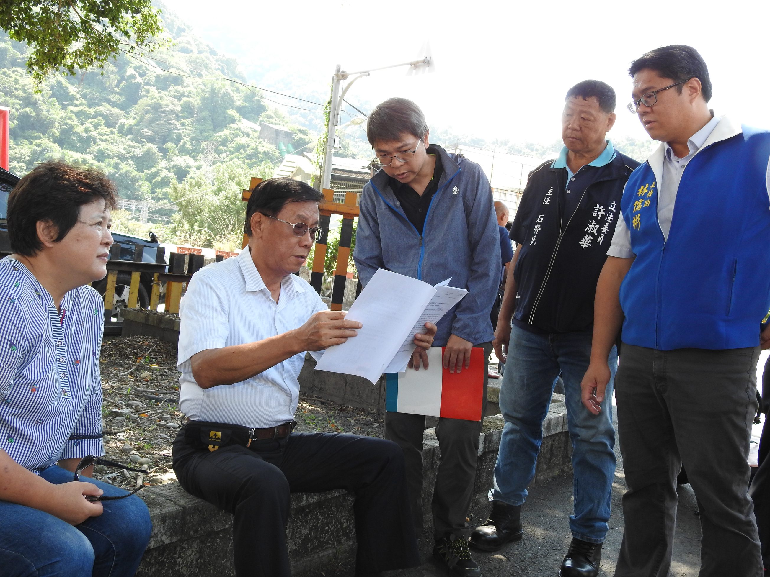 相關圖片2-水里鄉兩村野溪淘刷侵蝕農園威脅民宅 林縣長會勘有解