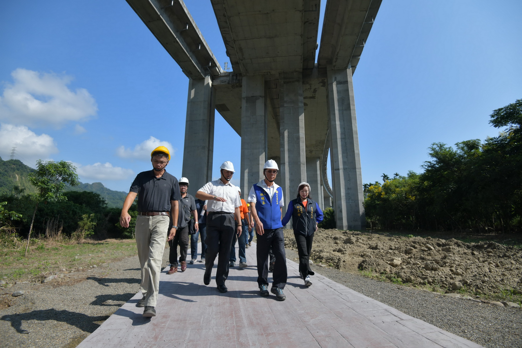 相關圖片1-橋聳雲天綠雕公園第一期工程將完工　最快明年初登場