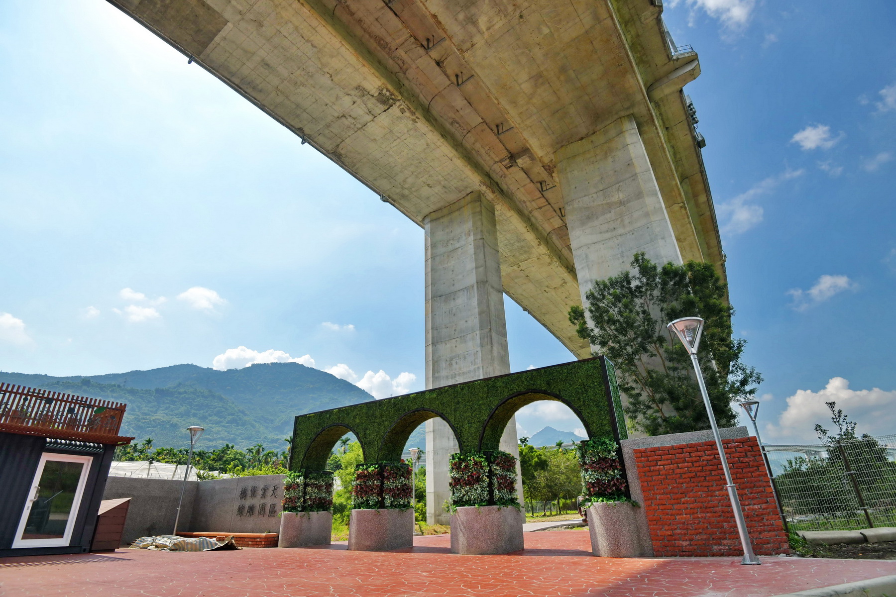 相關圖片3-橋聳雲天綠雕公園第一期工程將完工　最快明年初登場