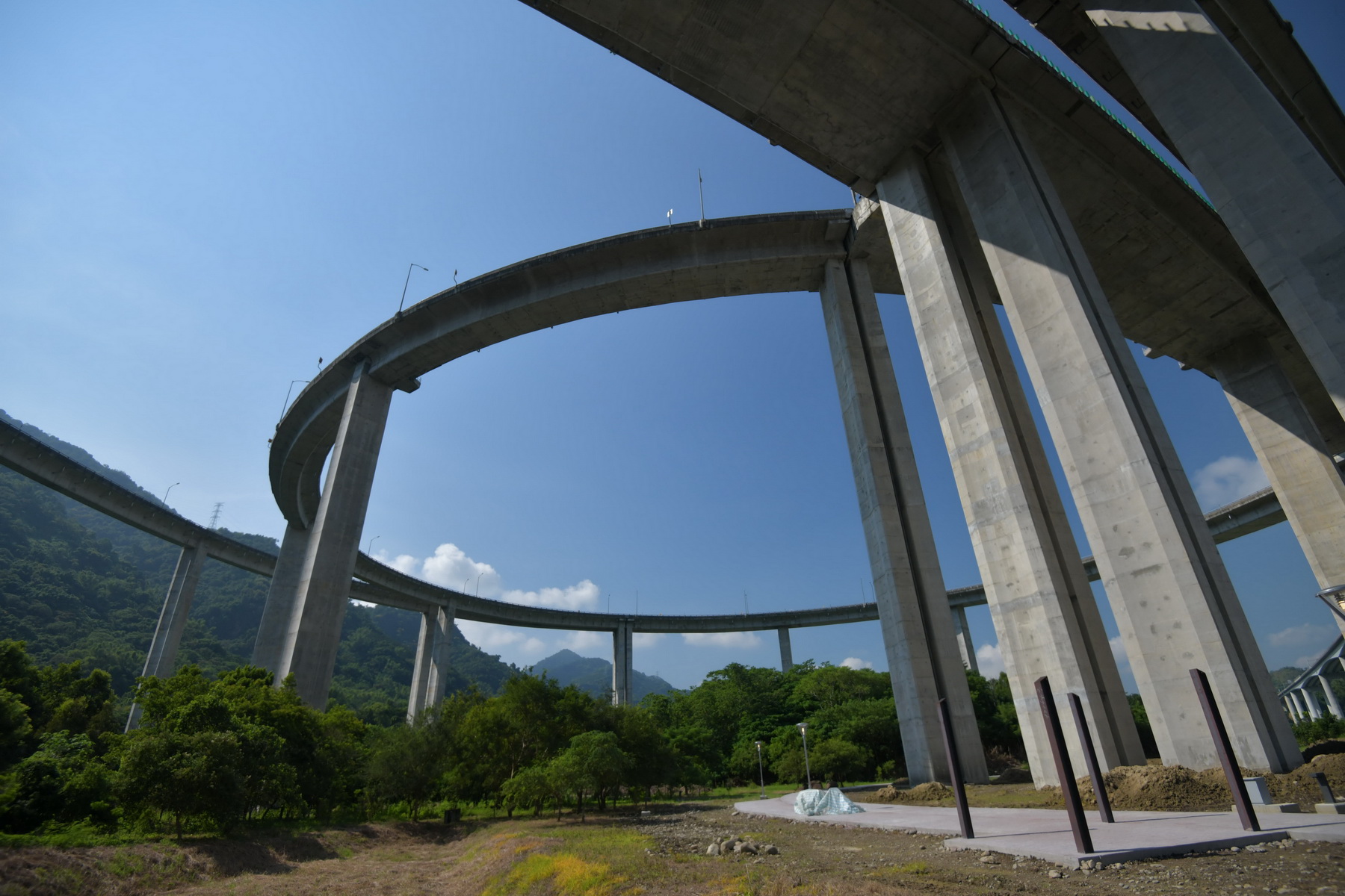 相關圖片4-橋聳雲天綠雕公園第一期工程將完工　最快明年初登場