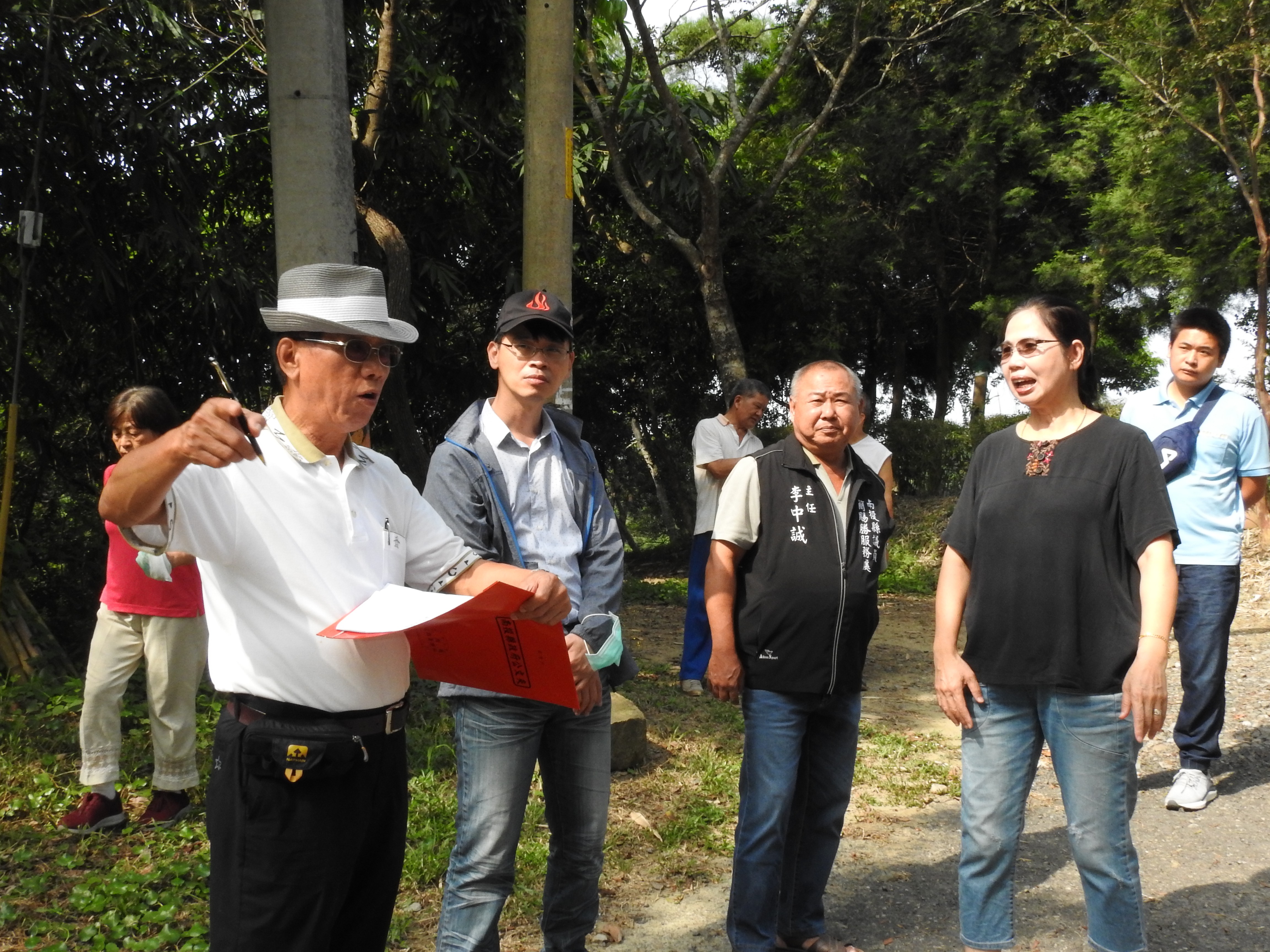 相關圖片1-中興新村光榮里楓仔坑農路年久失修 林縣長會勘改善