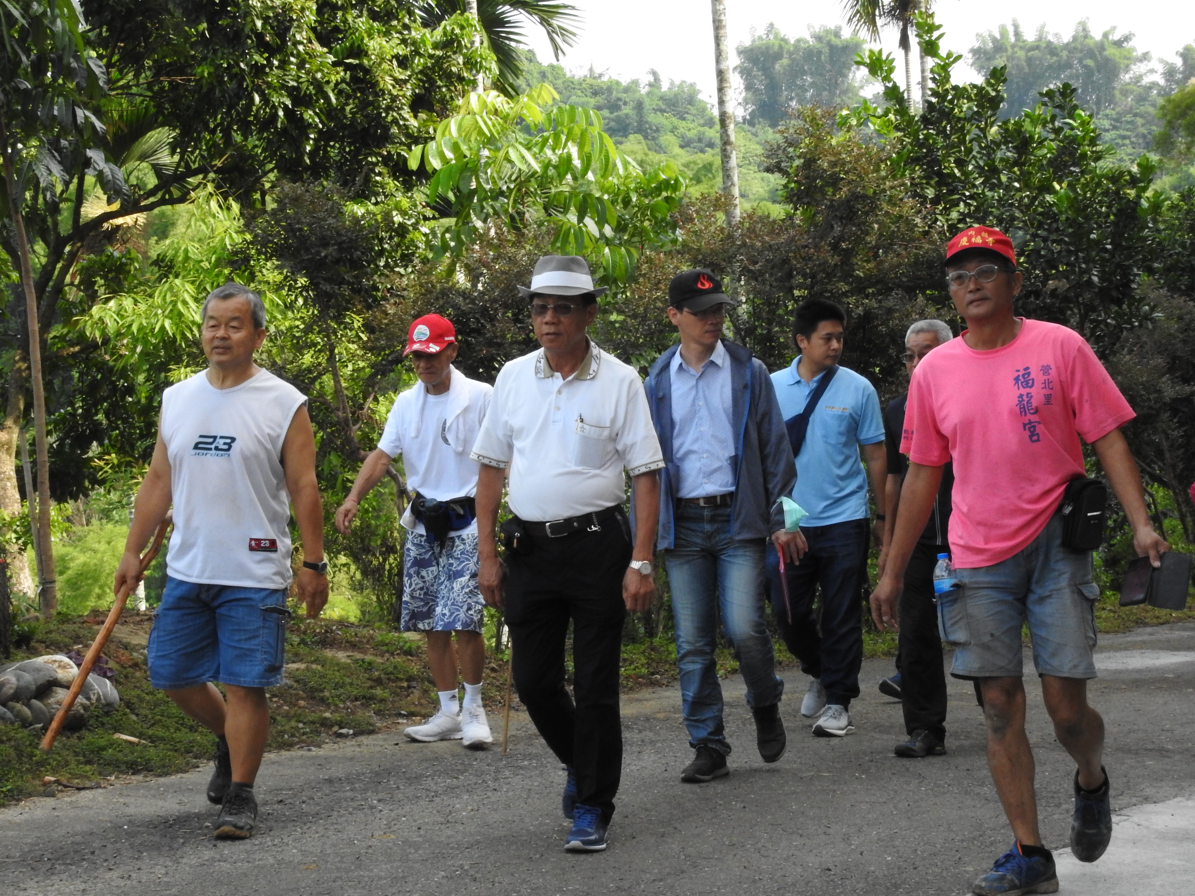 相關圖片2-中興新村光榮里楓仔坑農路年久失修 林縣長會勘改善