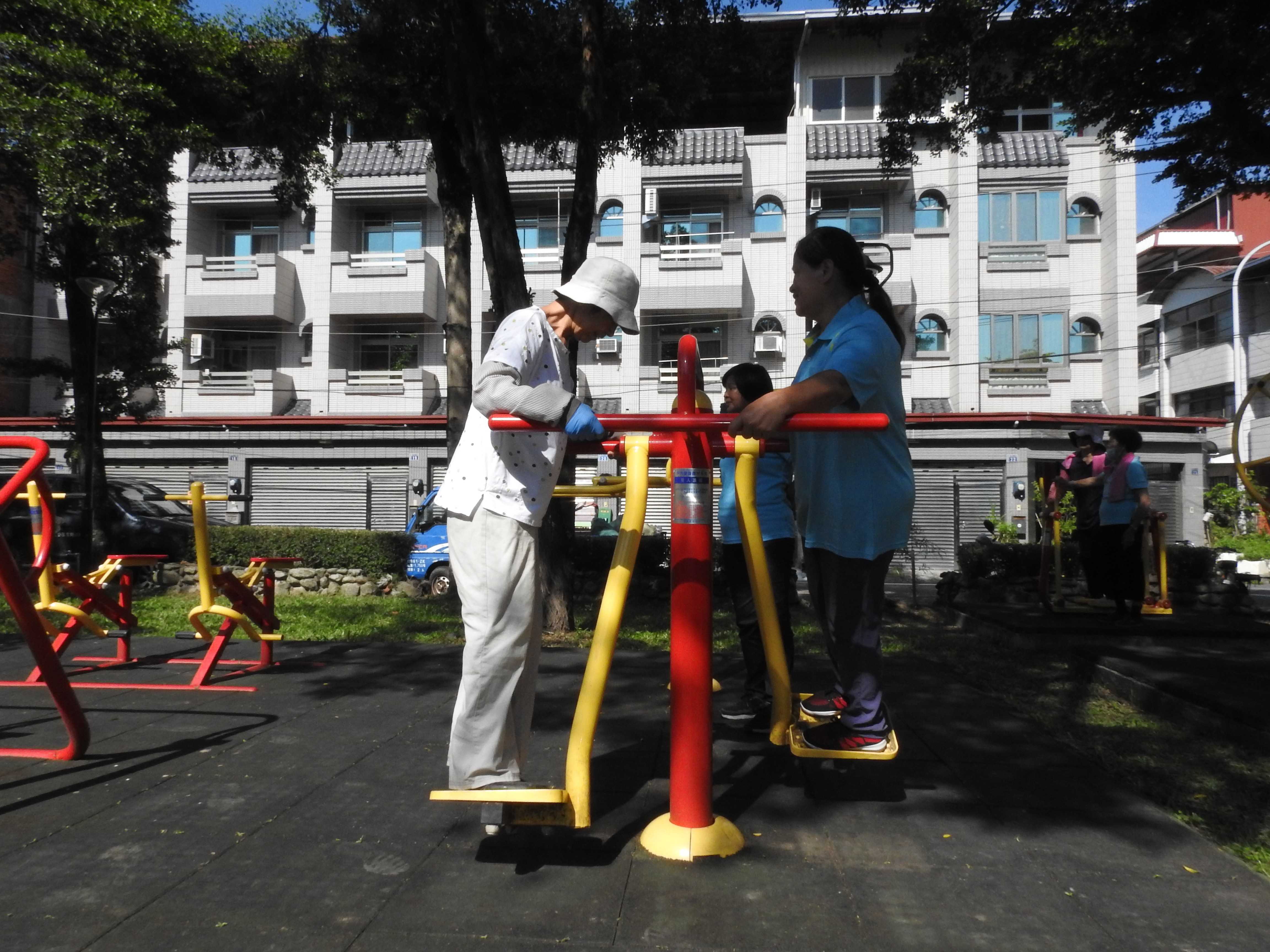 相關圖片1-埔里杷城社區公園增設兒童遊樂設施 林縣長會勘同意施設