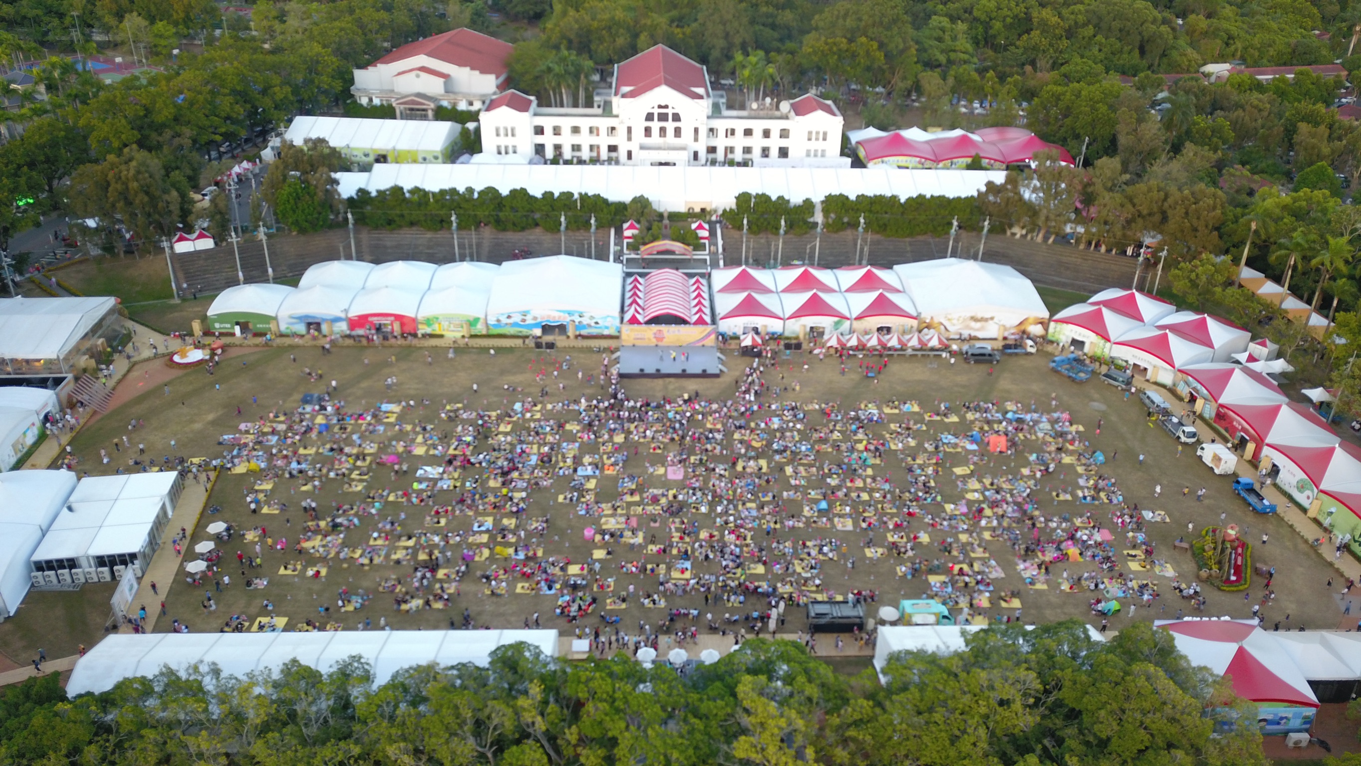 相關圖片1-茶博第一天2萬遊客 馬拉桑野餐趣享受時光