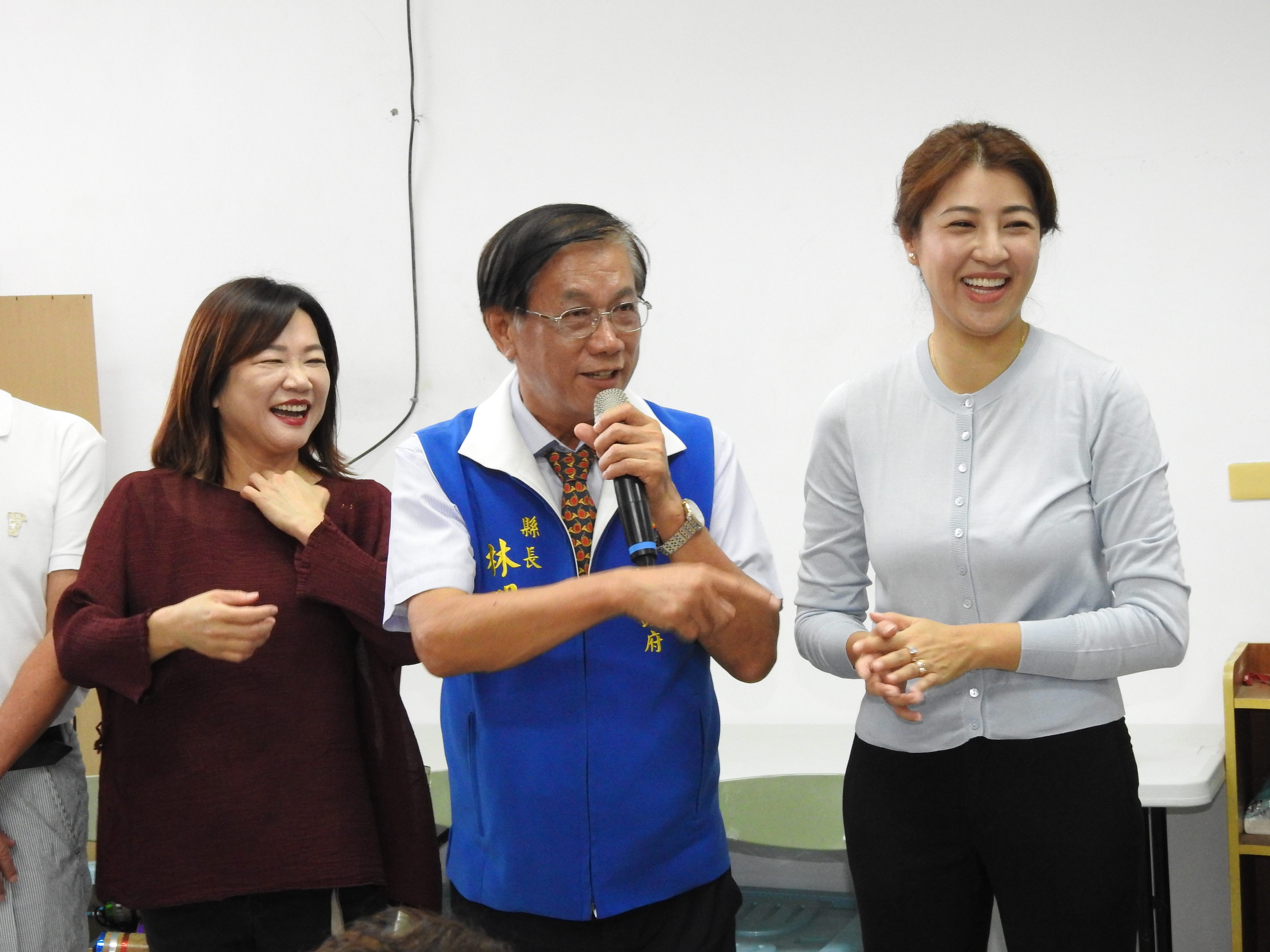相關圖片3-鹿谷鄉竹林社區活動中心屋頂漏水 林縣長會勘允改善並加碼裝冷氣