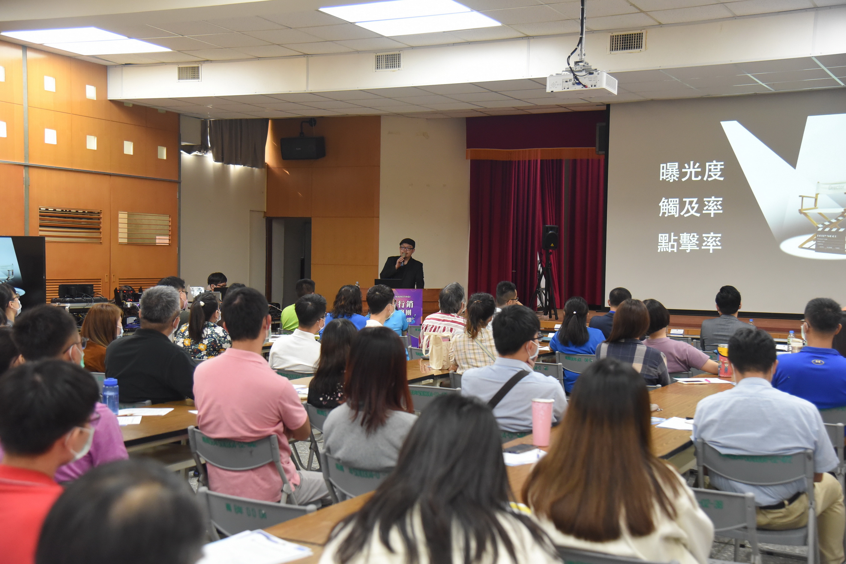 相關圖片3-數位行銷服務團南投宣講 林縣長期許開創疫後經濟新局