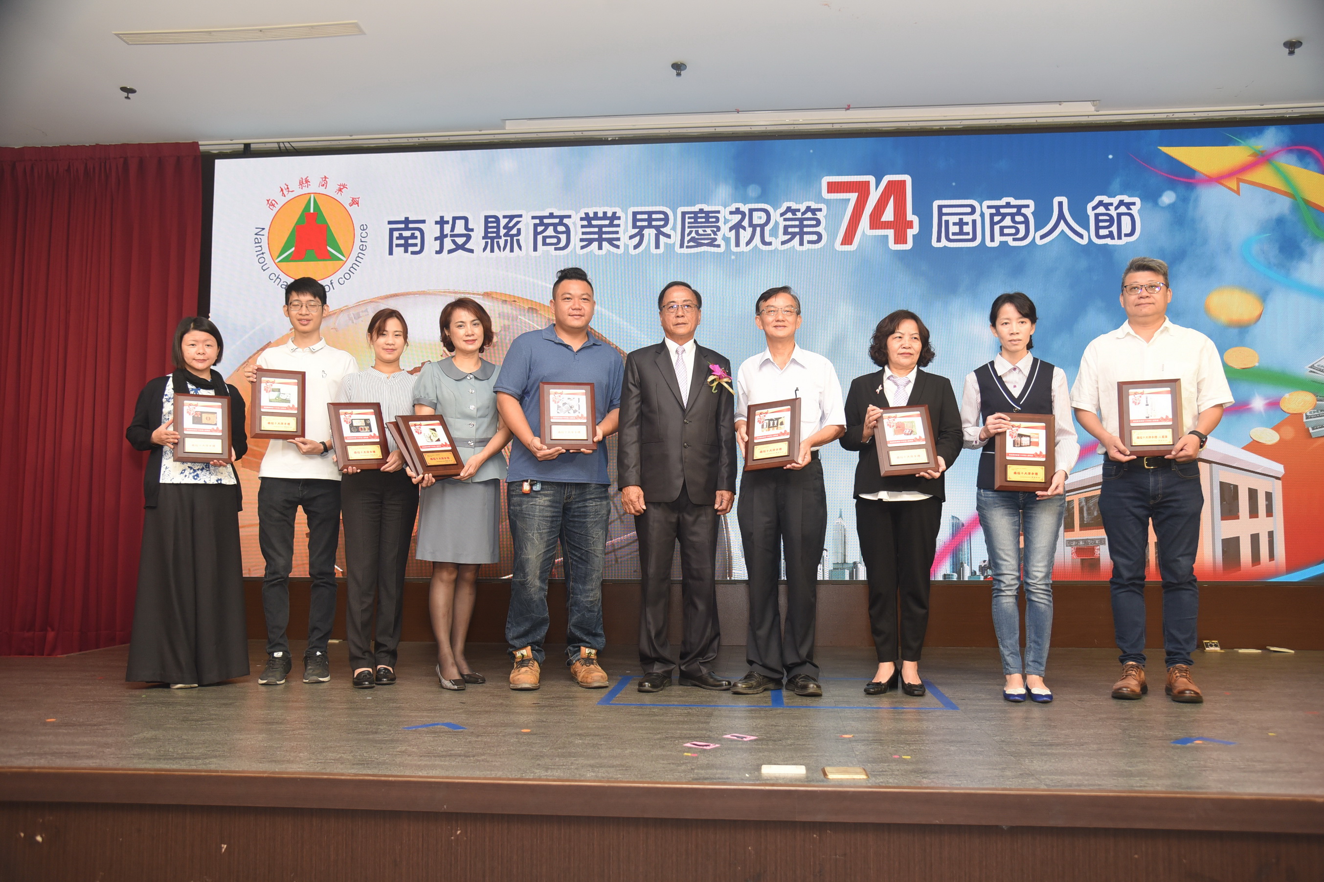 相關圖片1-投縣商界歡慶商人節  林縣長期許創意加值創新商機