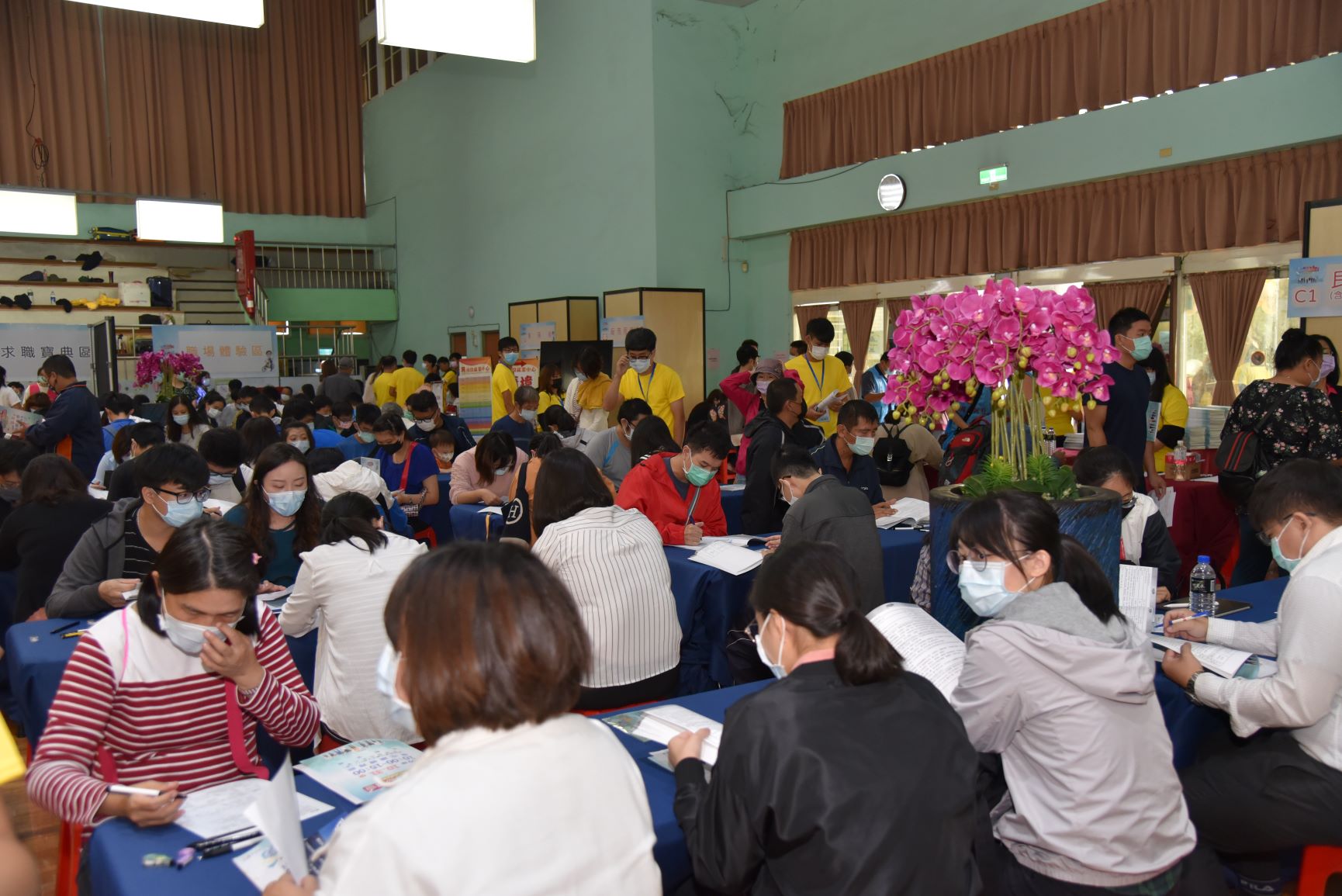 相關圖片1-南投就業博覽會盛大登場 民眾求職踴躍