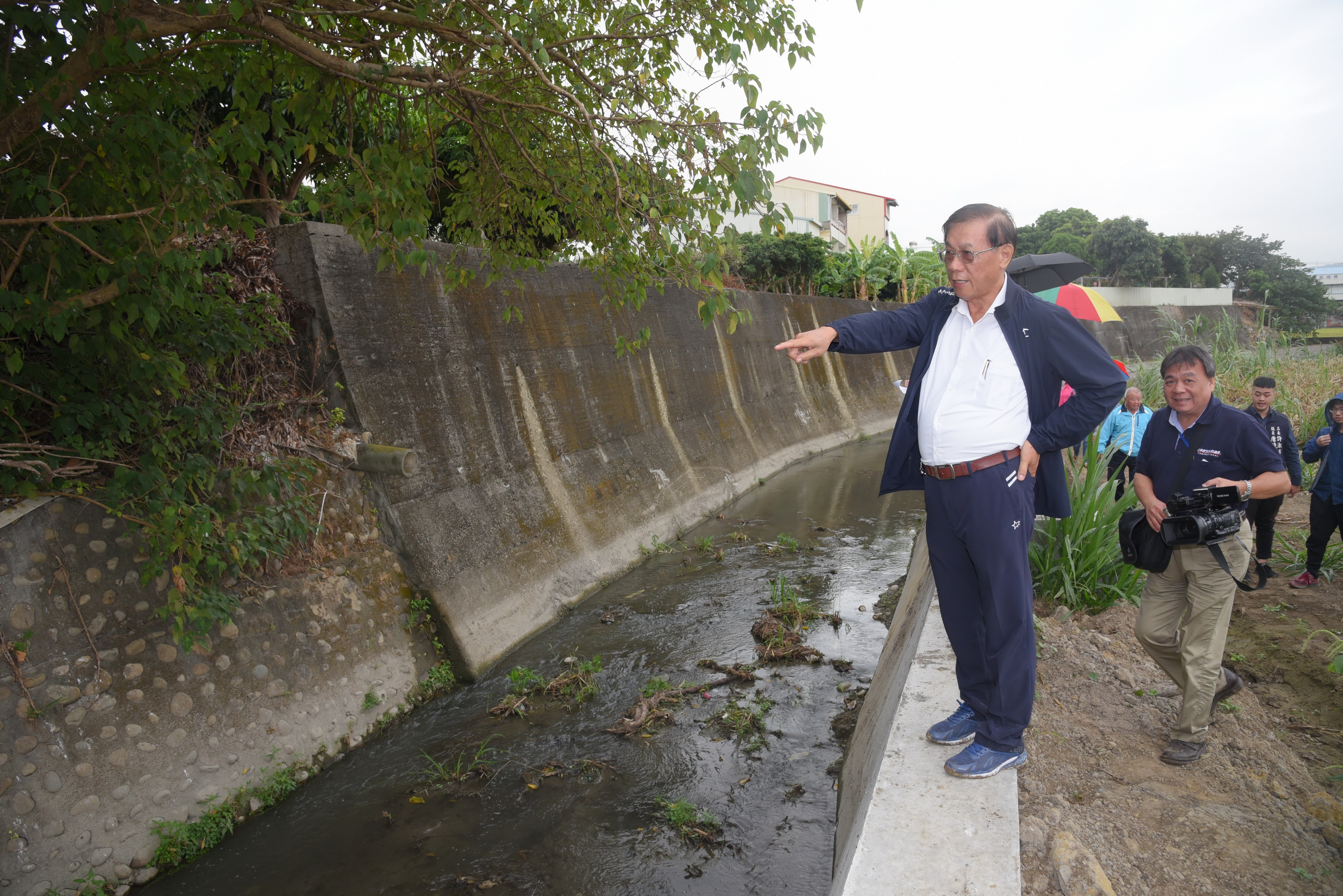 相關圖片1-草屯雙冬、石川、北投基層建設待善  縣長林明溱會勘連批４公文　核准近370萬整修經費