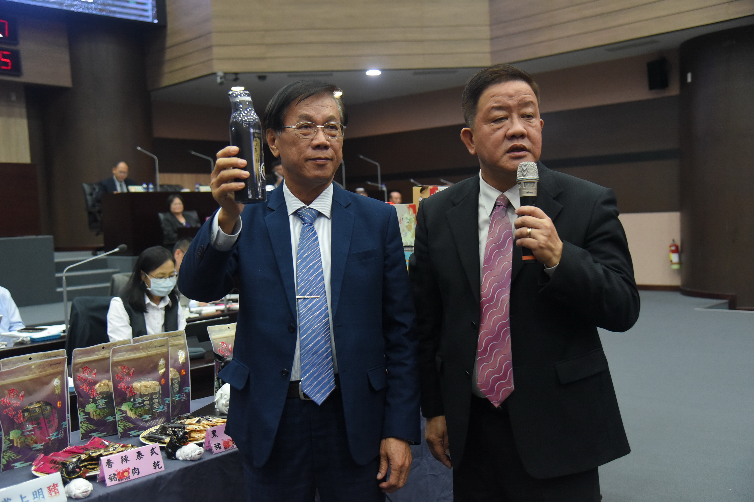 相關圖片2-萊豬開放民眾憂食安 林縣長國產豬有保證卡安心