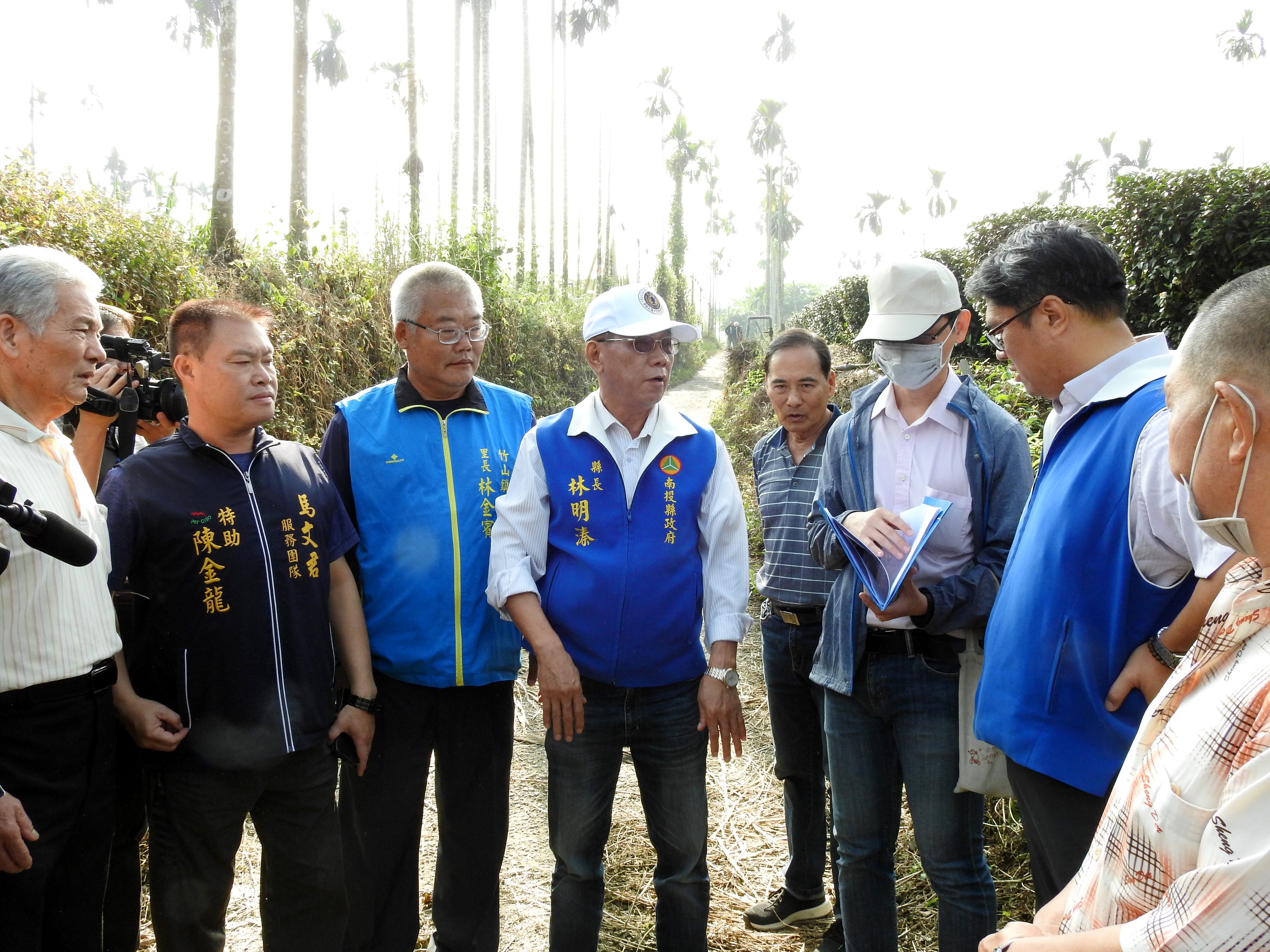 相關圖片2-竹山大坪頭農路窄陡難行 林縣長會勘加碼拓寬