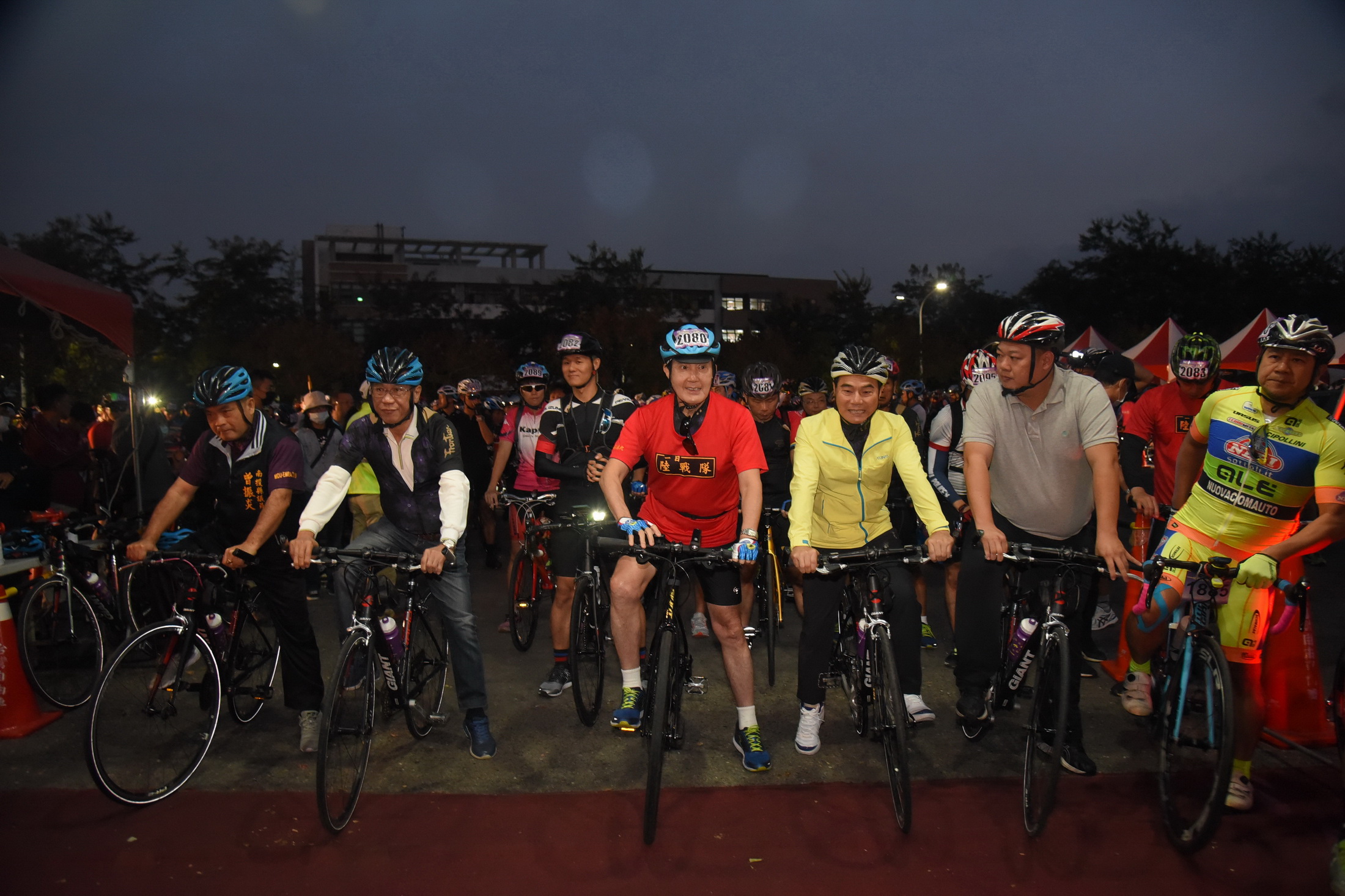 圖片-2千選手挑戰環縣99.9K自行車賽 吳仁傑2小時40分16秒完騎奪冠