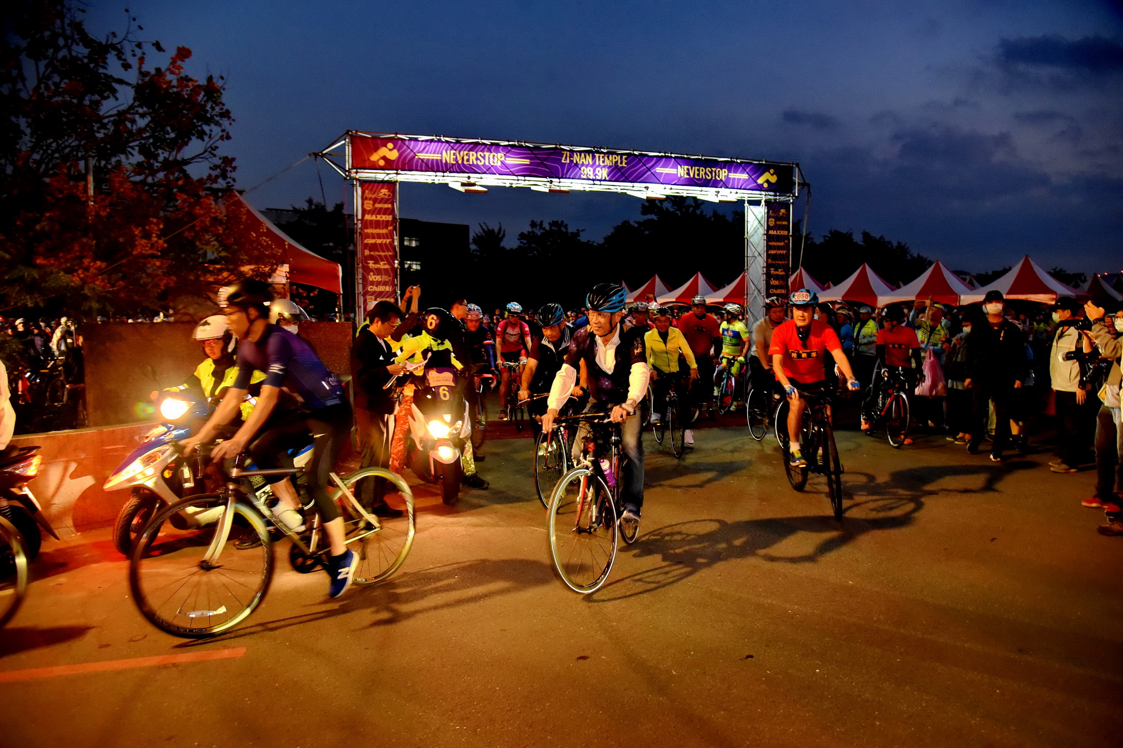 other image1-2,000 cyclists join 99.9K Countrywide Cycling Challenges, Wu Jen-chieh wins the championship with 2 hours, 40 minutes and 16 seconds, November 29