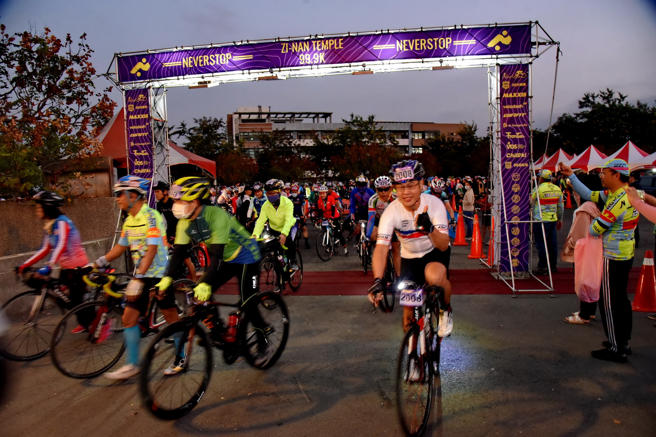 other image3-2,000 cyclists join 99.9K Countrywide Cycling Challenges, Wu Jen-chieh wins the championship with 2 hours, 40 minutes and 16 seconds, November 29