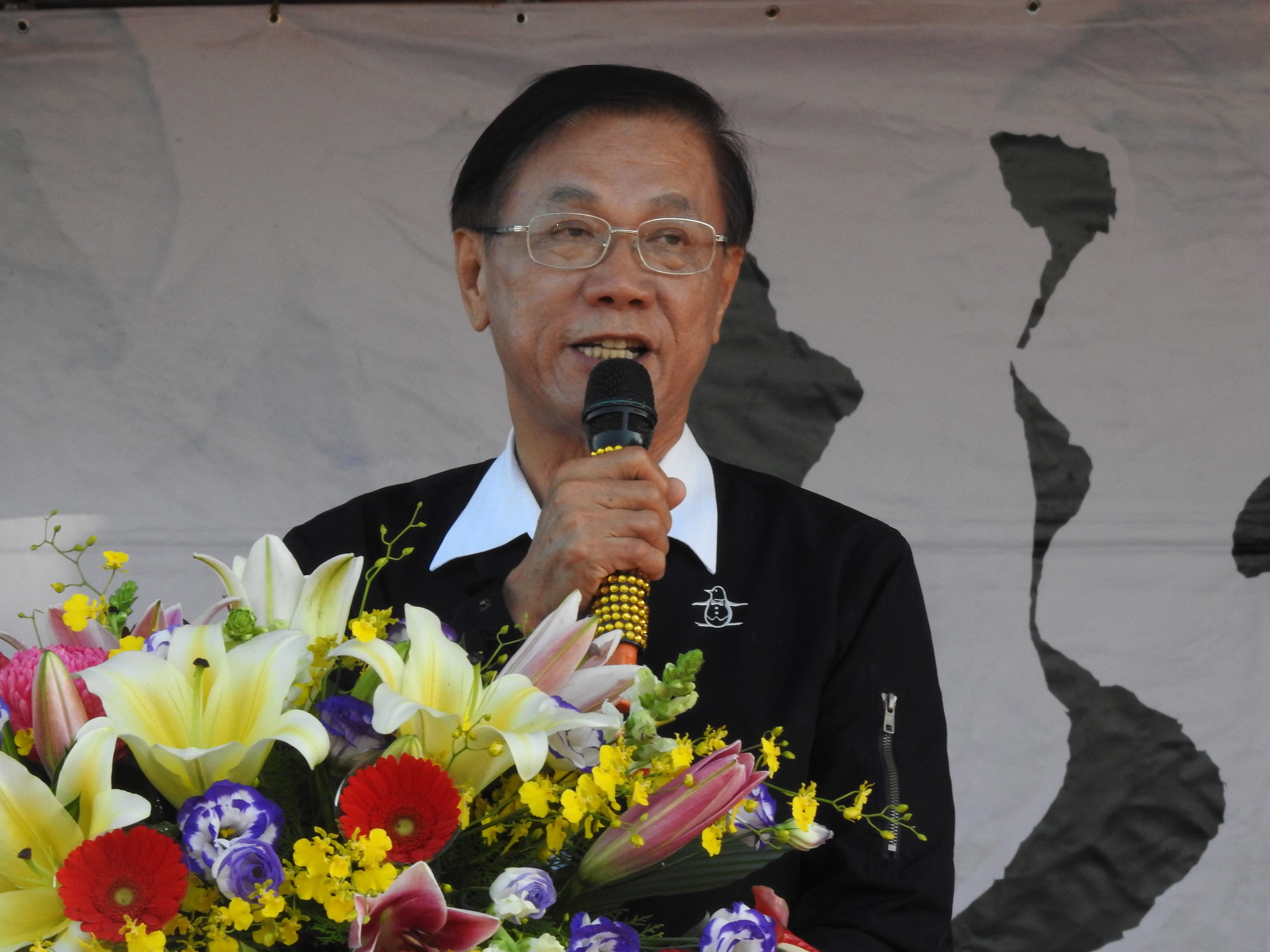 相關圖片1-竹山鎮農會杉林溪優良冬茶賽頒獎展售 林縣長盛讚茶農與農會