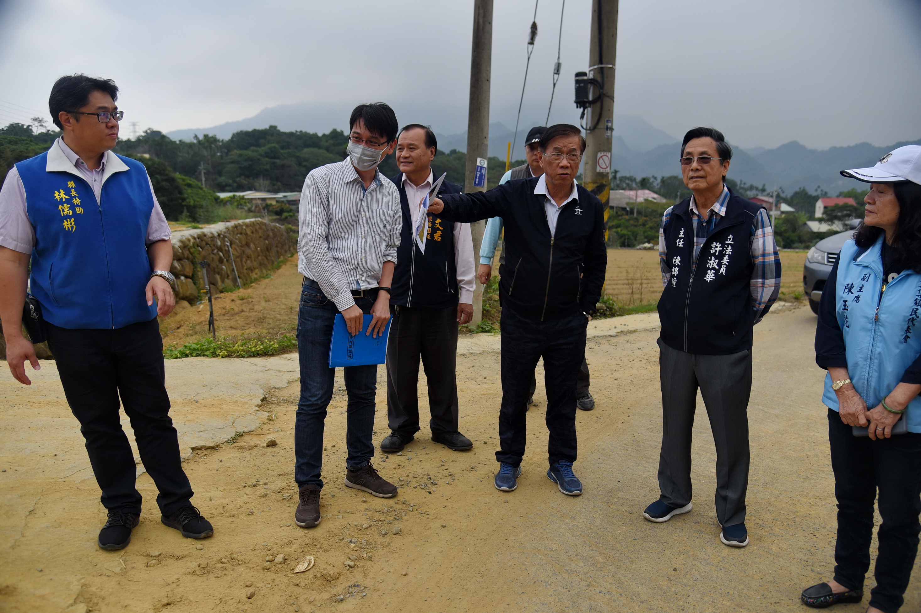 圖片-林縣長會勘改善集集、名間等2處農路