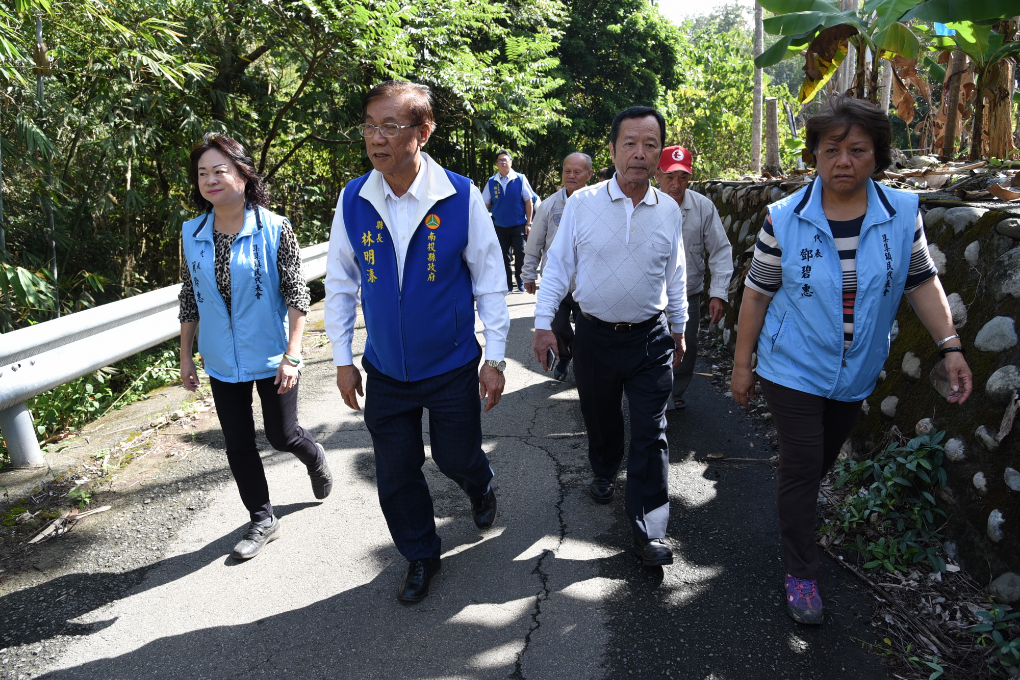 圖片-林縣長會勘中寮集集多條農路改善工程