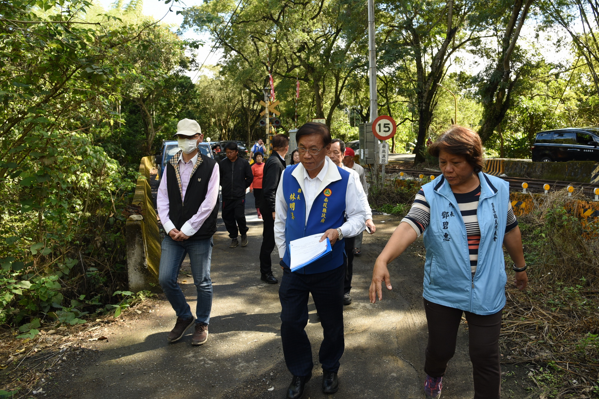 相關圖片1-林縣長會勘中寮集集多條農路改善工程