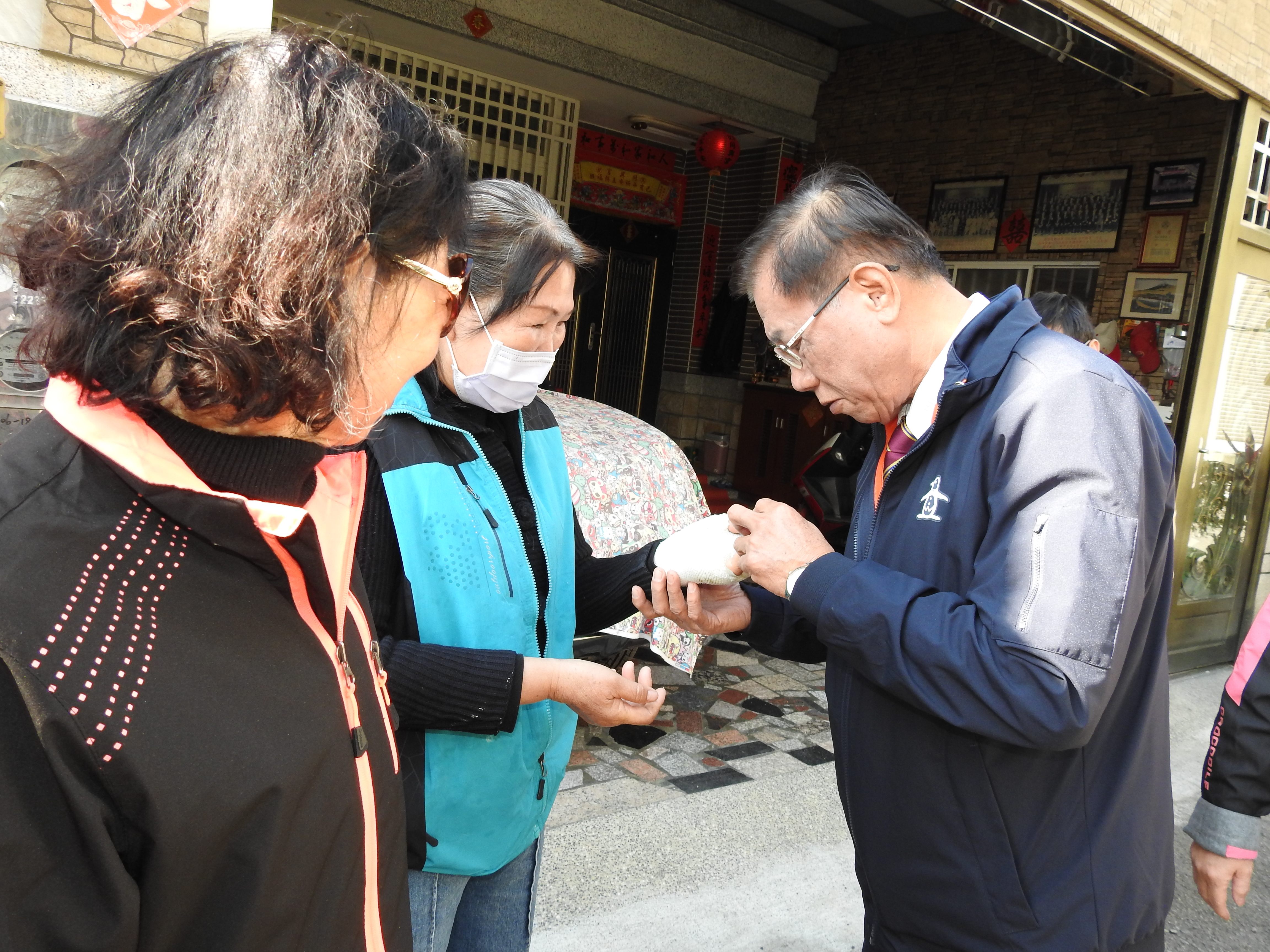 圖片-草屯敦和、御史兩路崎嶇 林縣長會勘允翻新路面