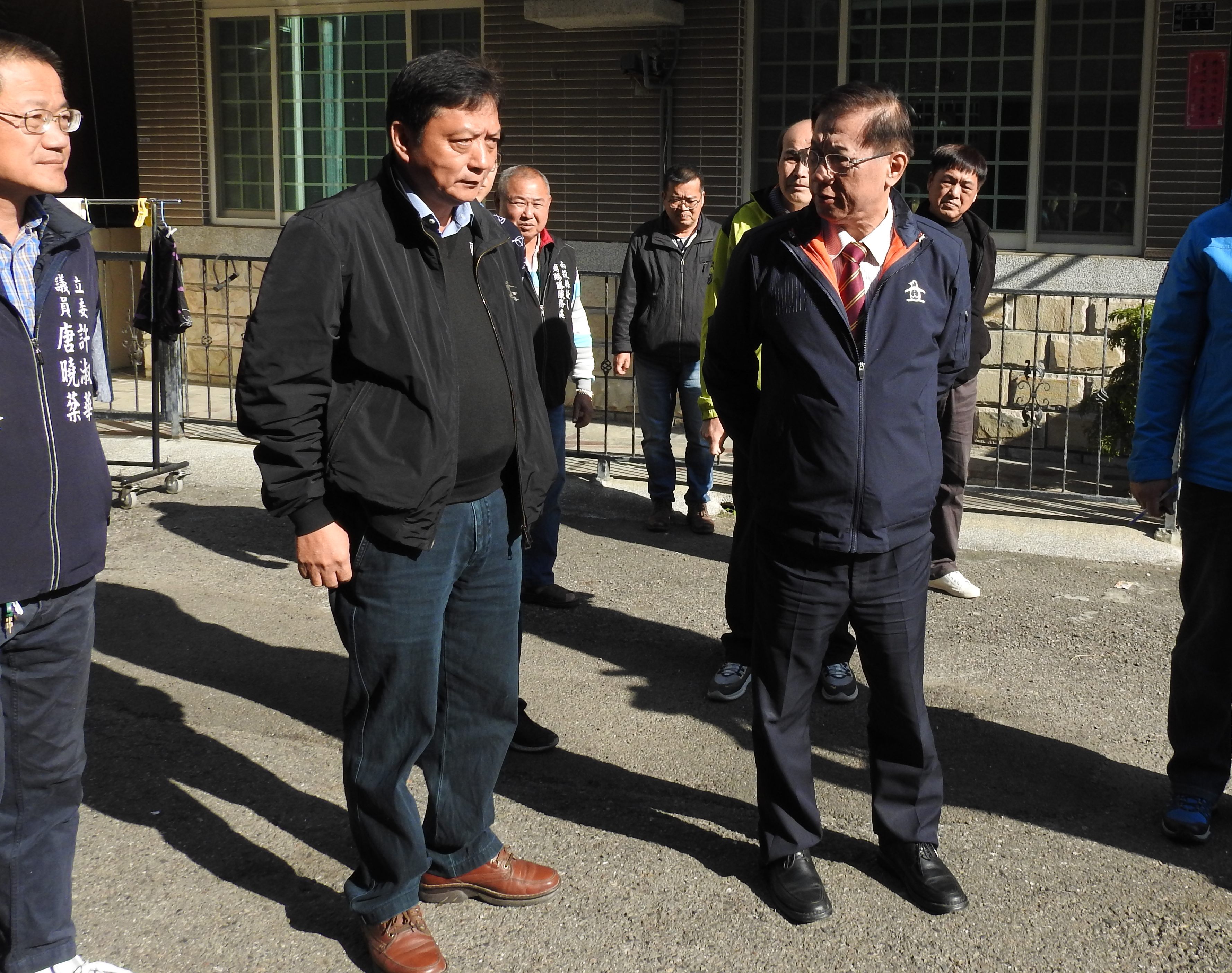 相關圖片3-草屯敦和、御史兩路崎嶇 林縣長會勘允翻新路面