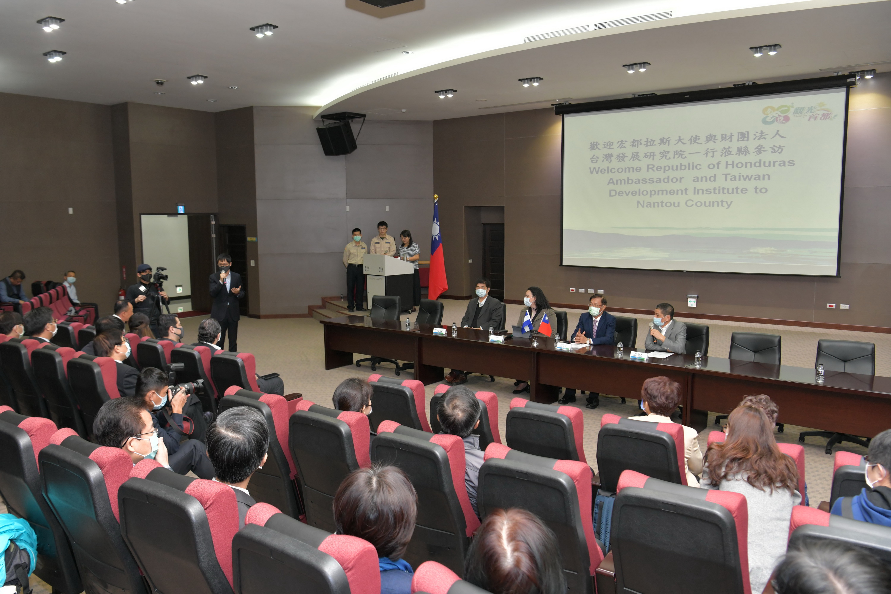 other image3-Honduras Ambassador visits Nantou to meet and communicate with the county government and county council, December 4