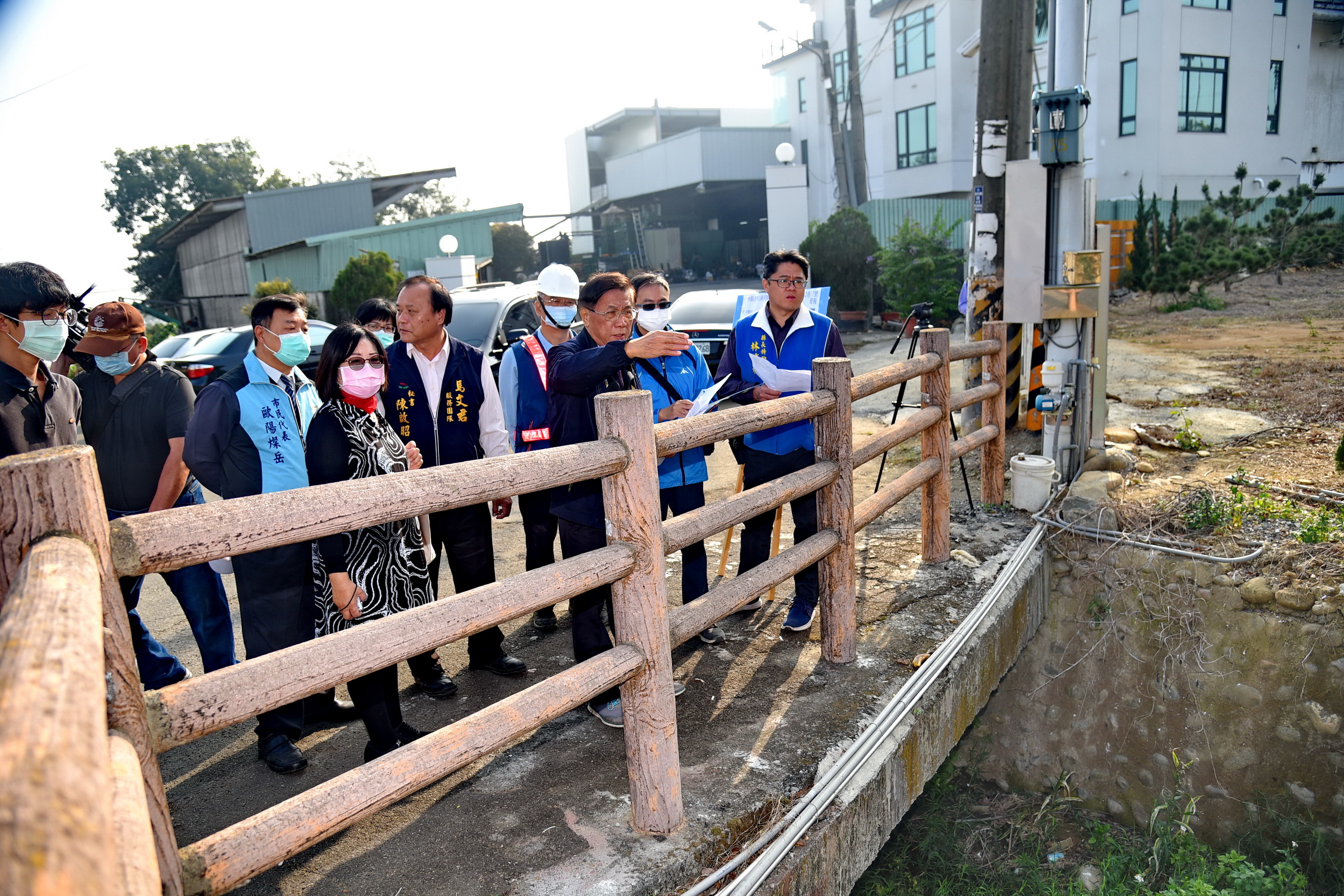 相關圖片2-投市茄苳腳區排護岸老舊破損 林縣長會勘改善