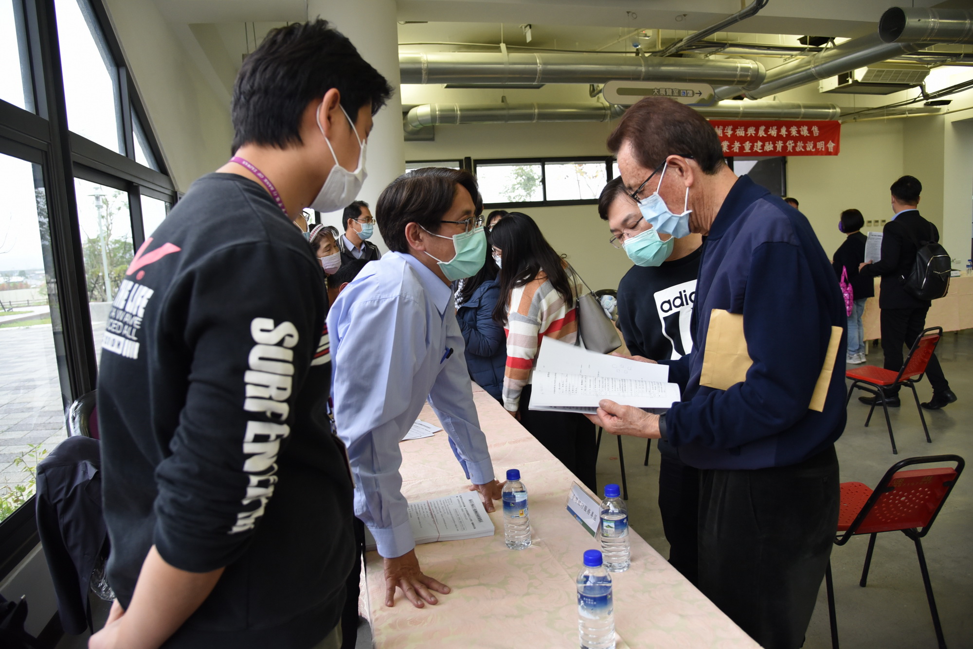 相關圖片2-林縣長主持福興農場讓售原廬山溫泉業者重建貸款說明會