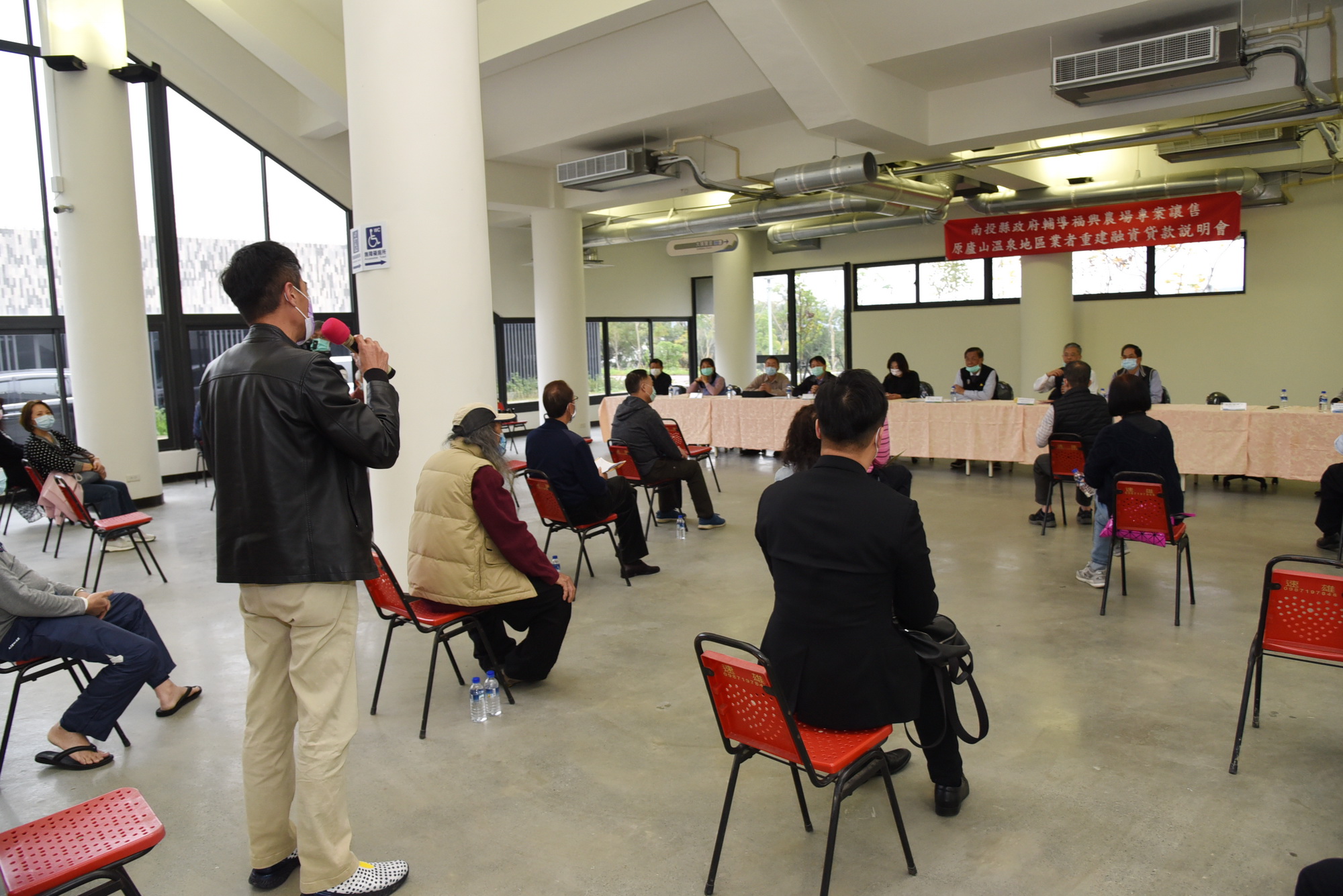 相關圖片3-林縣長主持福興農場讓售原廬山溫泉業者重建貸款說明會