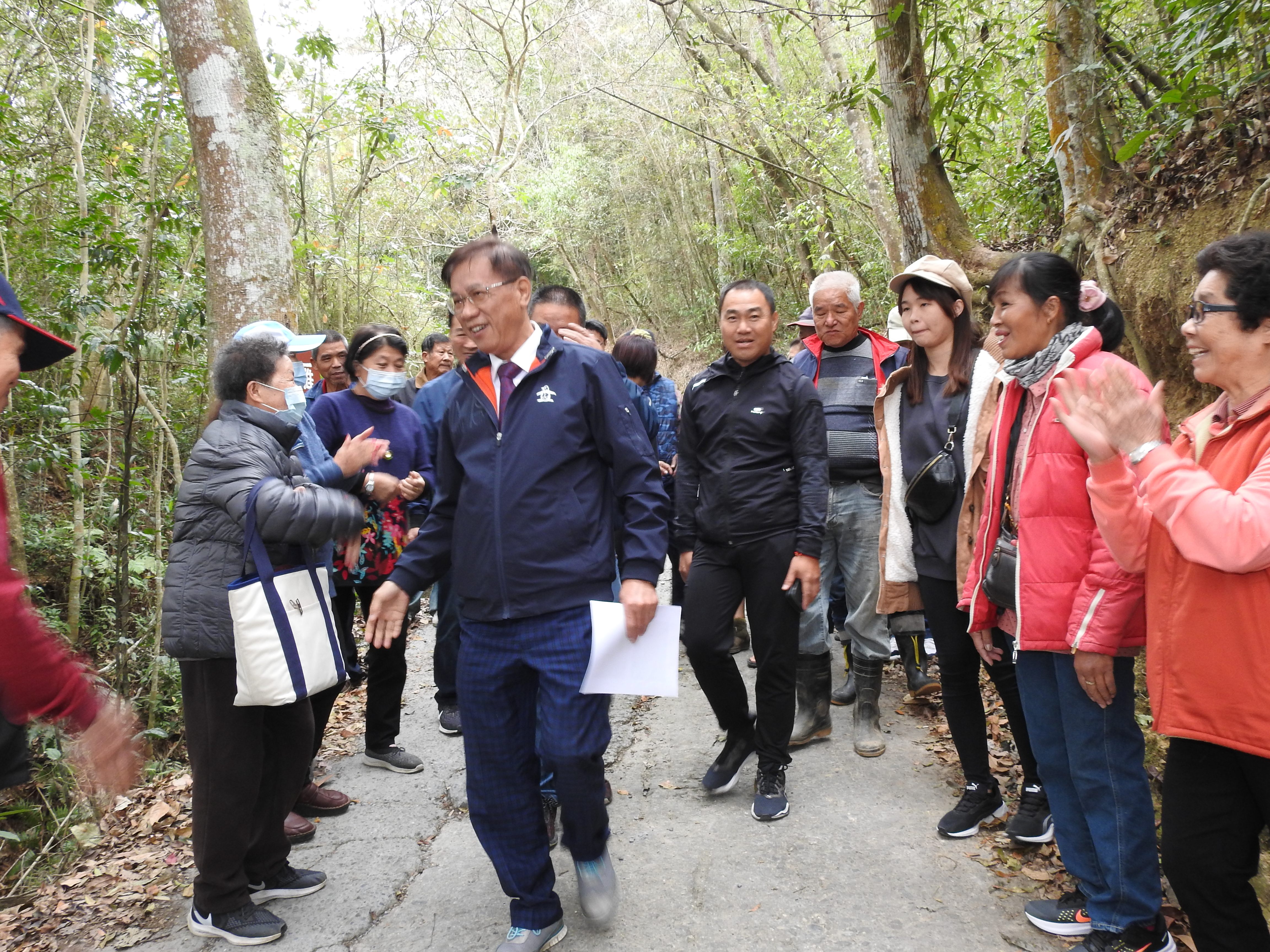 相關圖片1-魚池鄉四處農路排水待改善 林縣長會勘同意斥資近300萬元改善