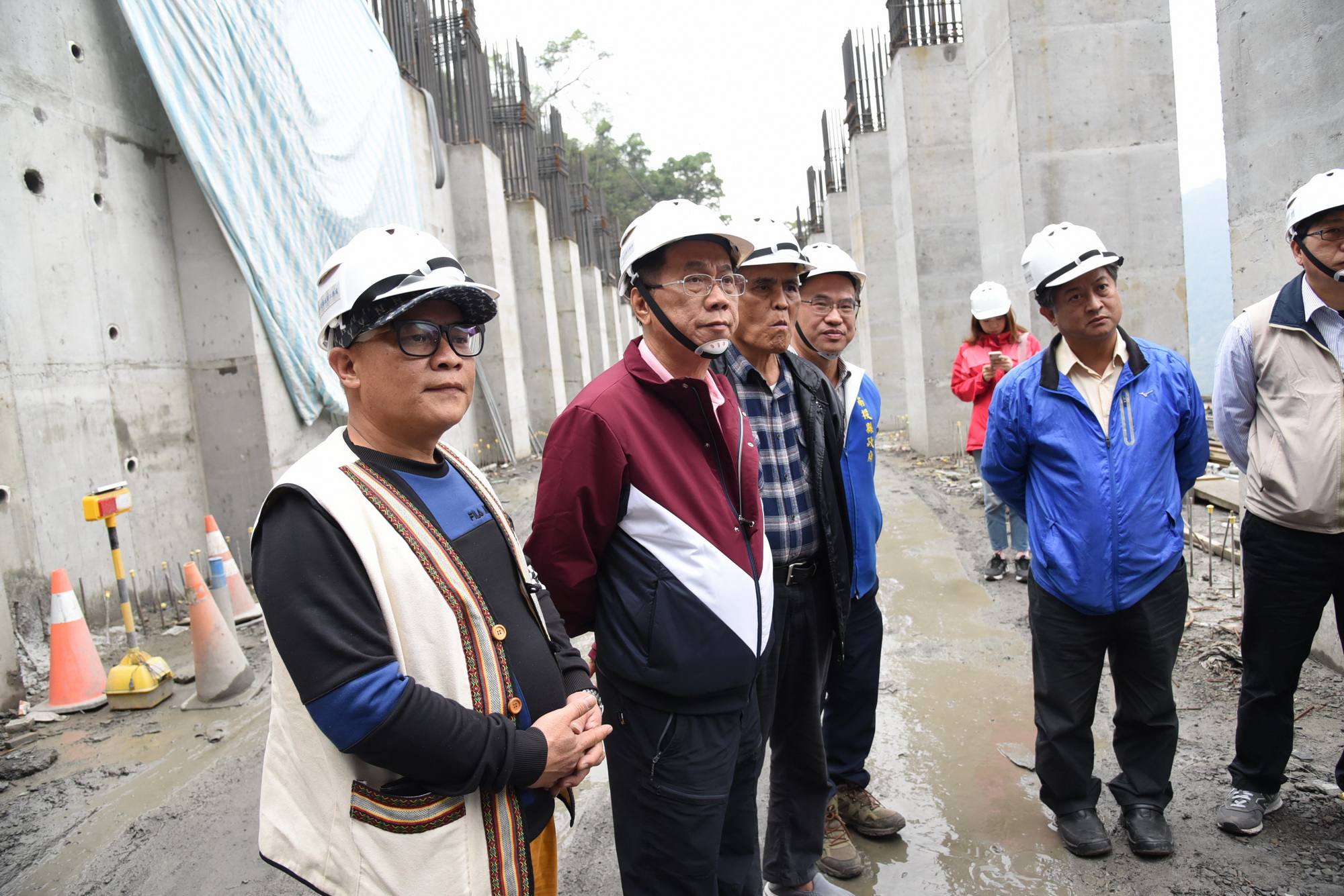 圖片-林縣長會勘投89線力行道路 關心工程進度