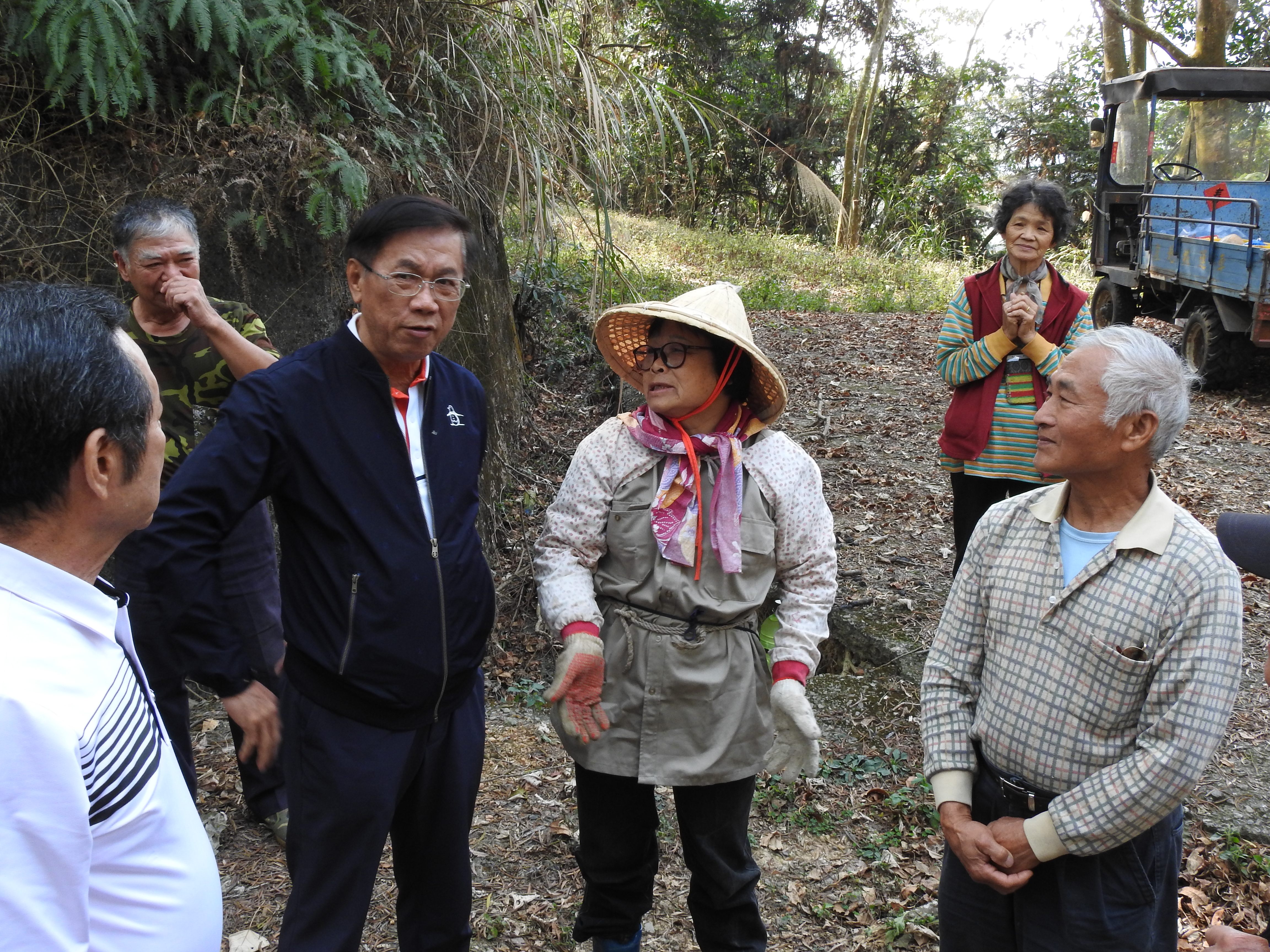 相關圖片1-林縣長實勘魚池鄉武登農路、頭社內凹重劃及金天巷配電線路地下化