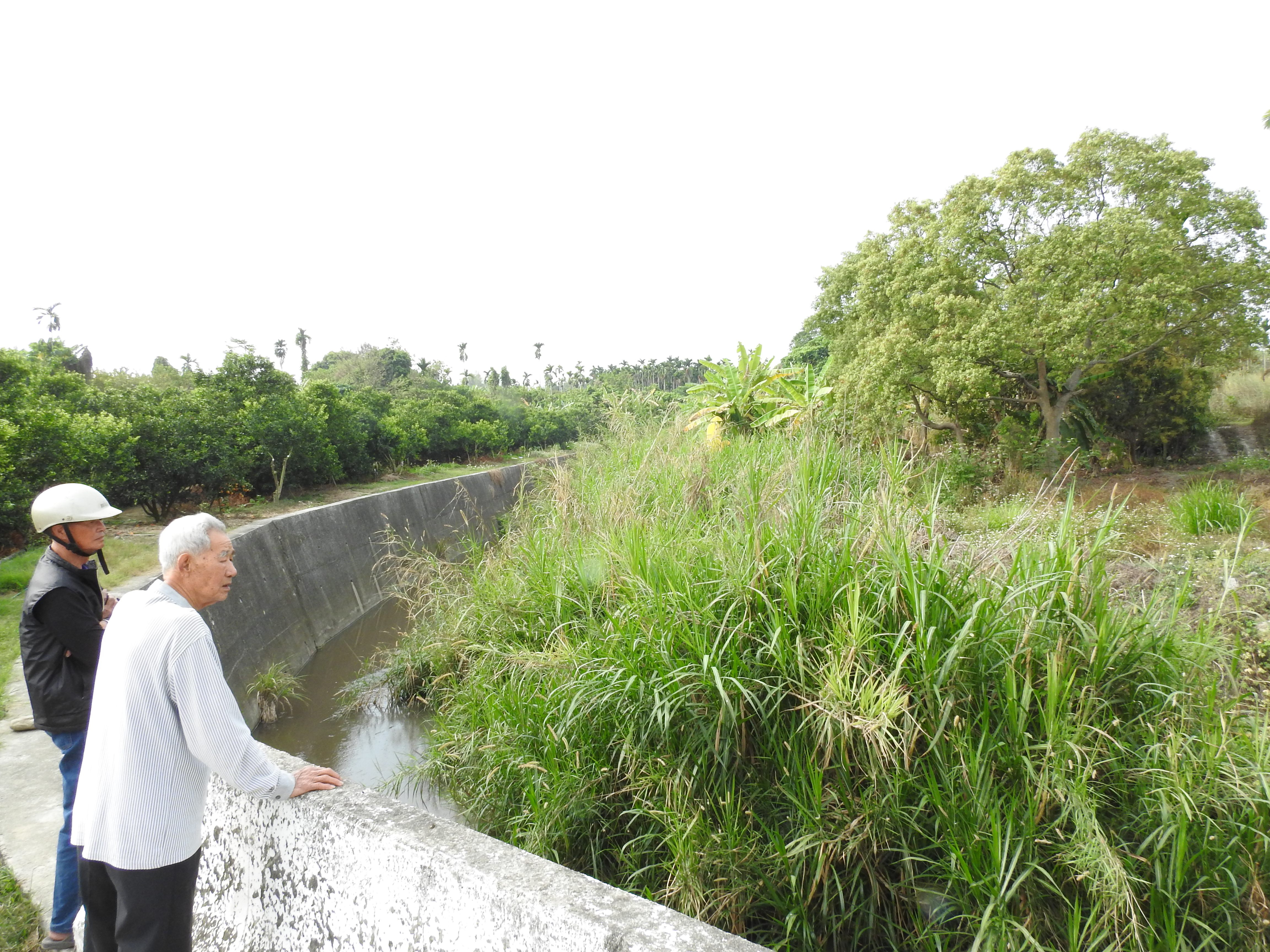 相關圖片2-名間東湖村護岸、集集田寮里農路年久失修 林縣長會勘加碼改善