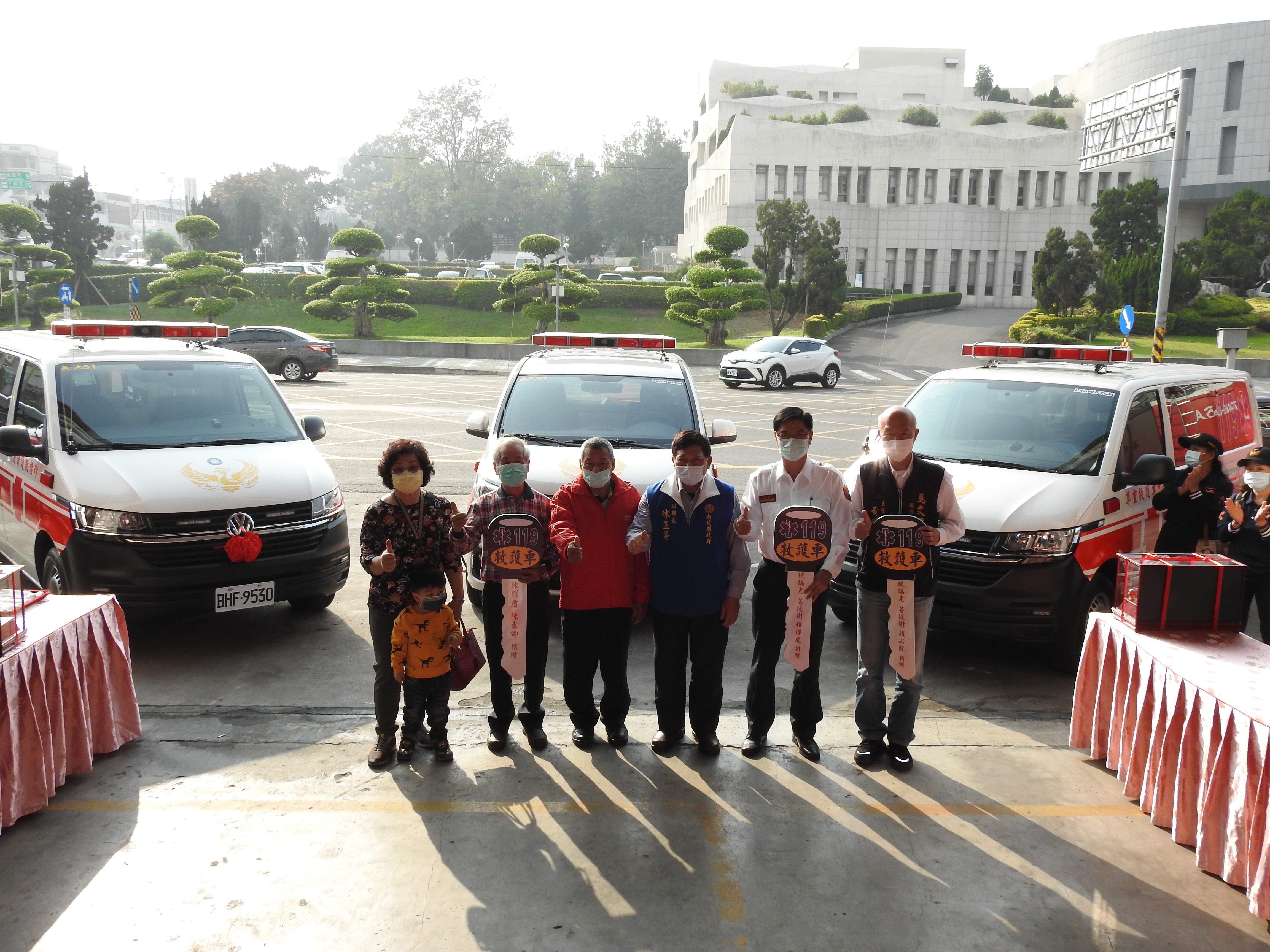 News images-Chen brothers and Liu-Li-Kuang-Pu-Ti-Shu in Taipei City kindly and generously donate ambulances to Nantou County, February 5