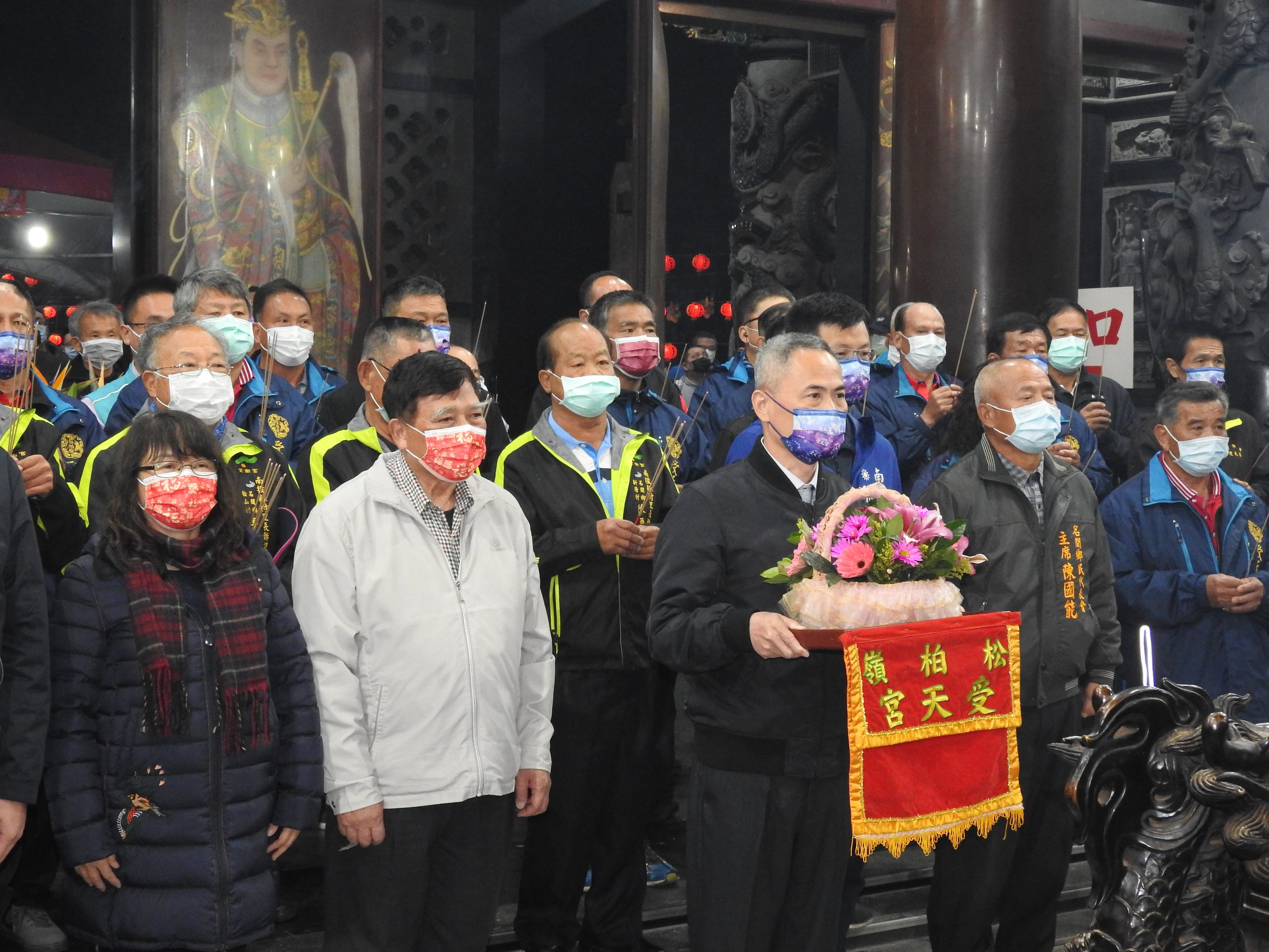 other image3-Deputy County magistrate Chen prays for a safe Chinese New Year and praises the implementation of pandemic prevention at the 2021 Shoutian Temple incense offering, February 11