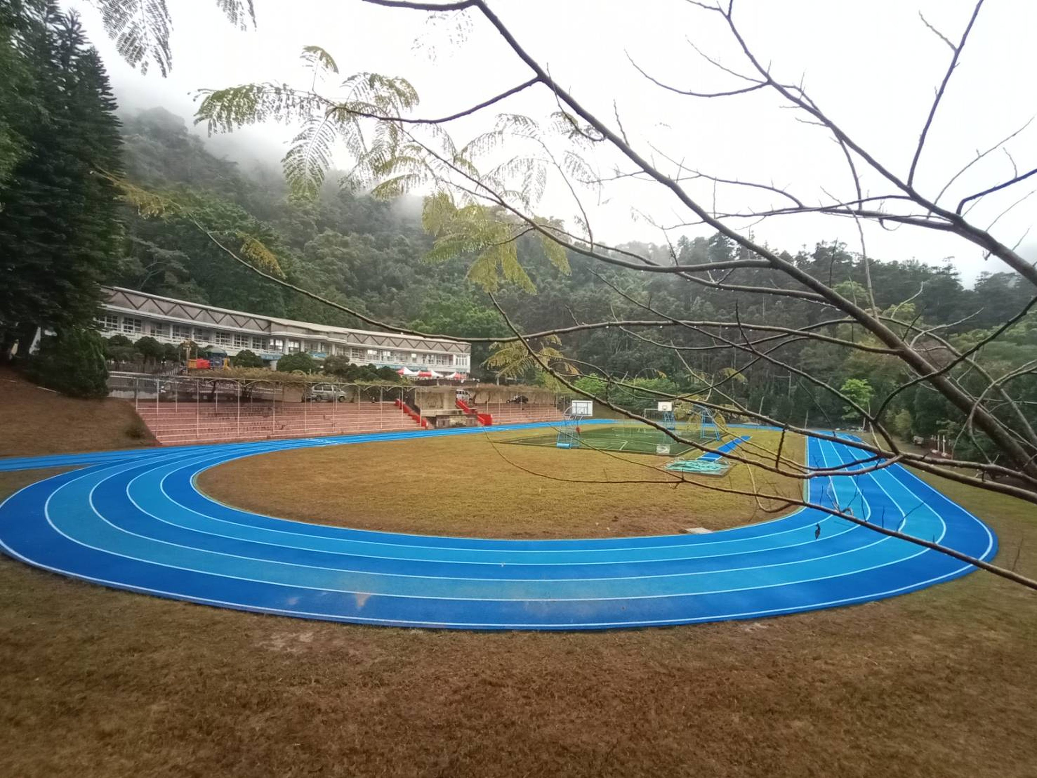 相關圖片1-伊達邵國小操場跑道啟用 林縣長期許教育優先