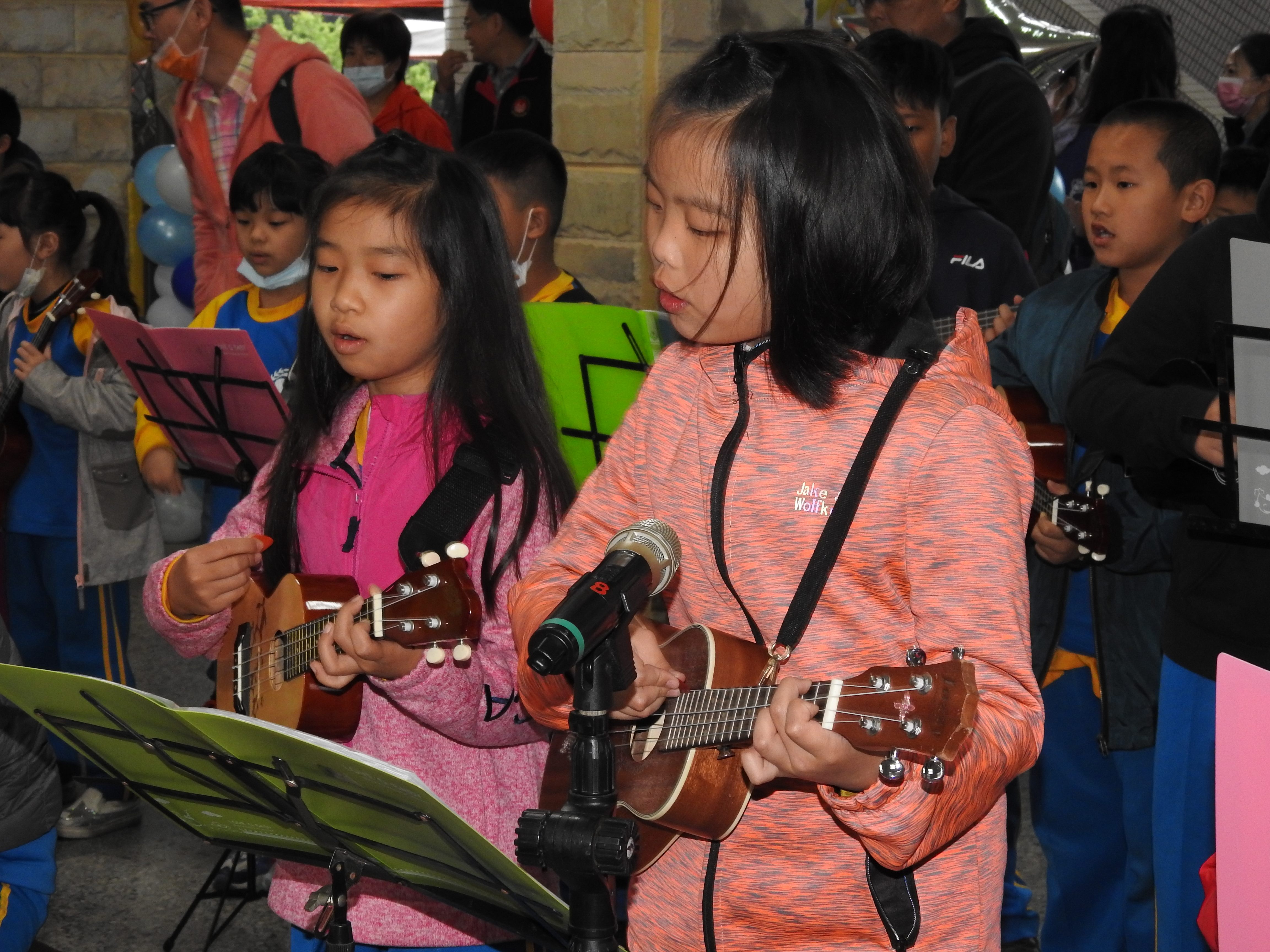 相關圖片4-伊達邵國小操場跑道啟用 林縣長期許教育優先